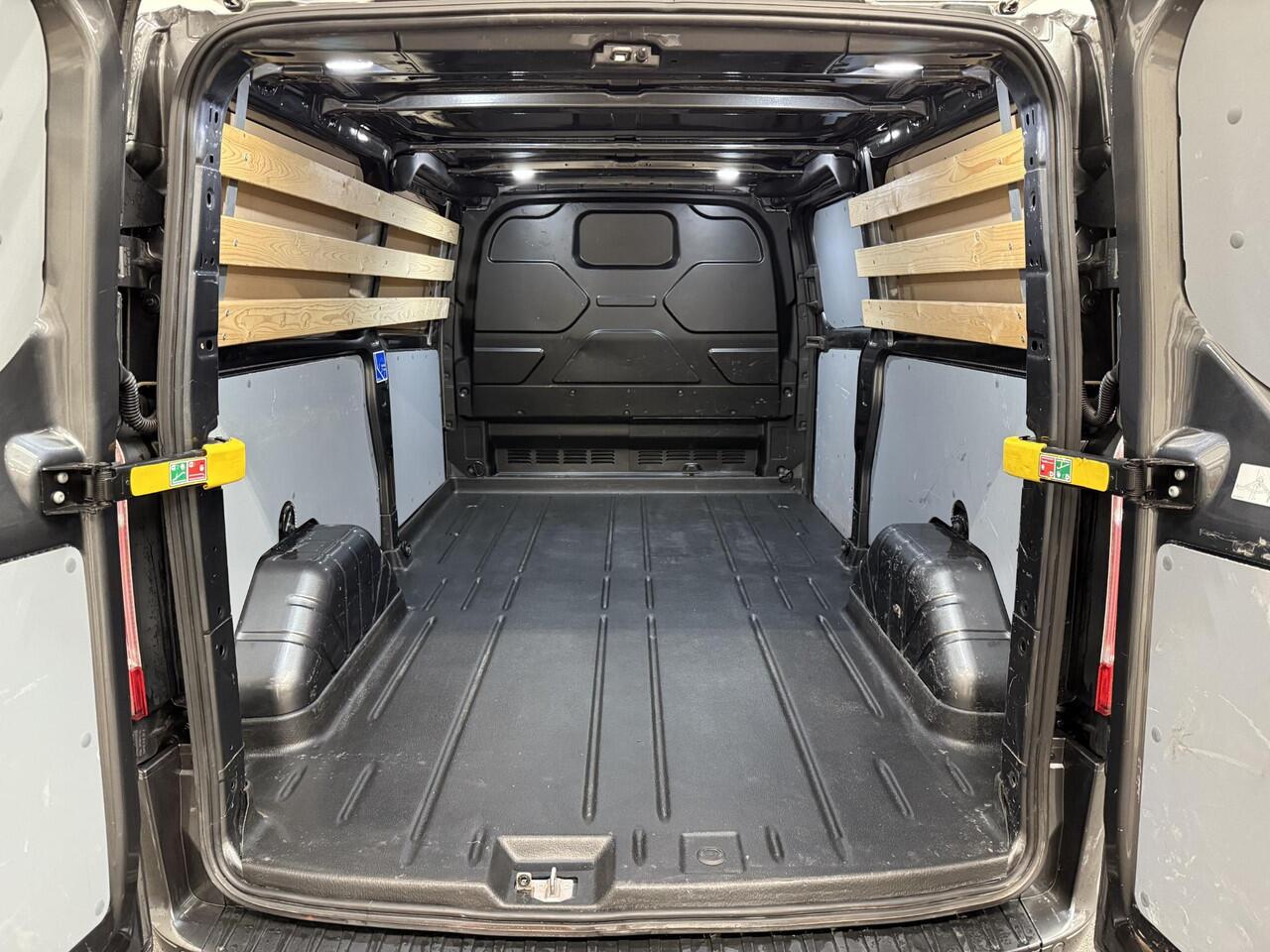 Ford TRANSIT CUSTOM 320 2.0 TDCI L2H1 Sport Automaat Airco ACC Bluetooth Navi Trekhaak Imperiaal