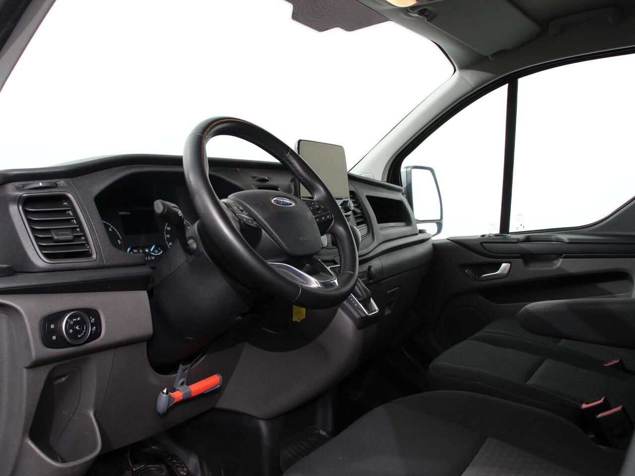 Ford TRANSIT CUSTOM 300 2.0 TDCI 130pk L2H1 Automaat | Navigatie | Cruise control | Camera | PDC VA | Trekhaak | Lichtmetalen Velgen
