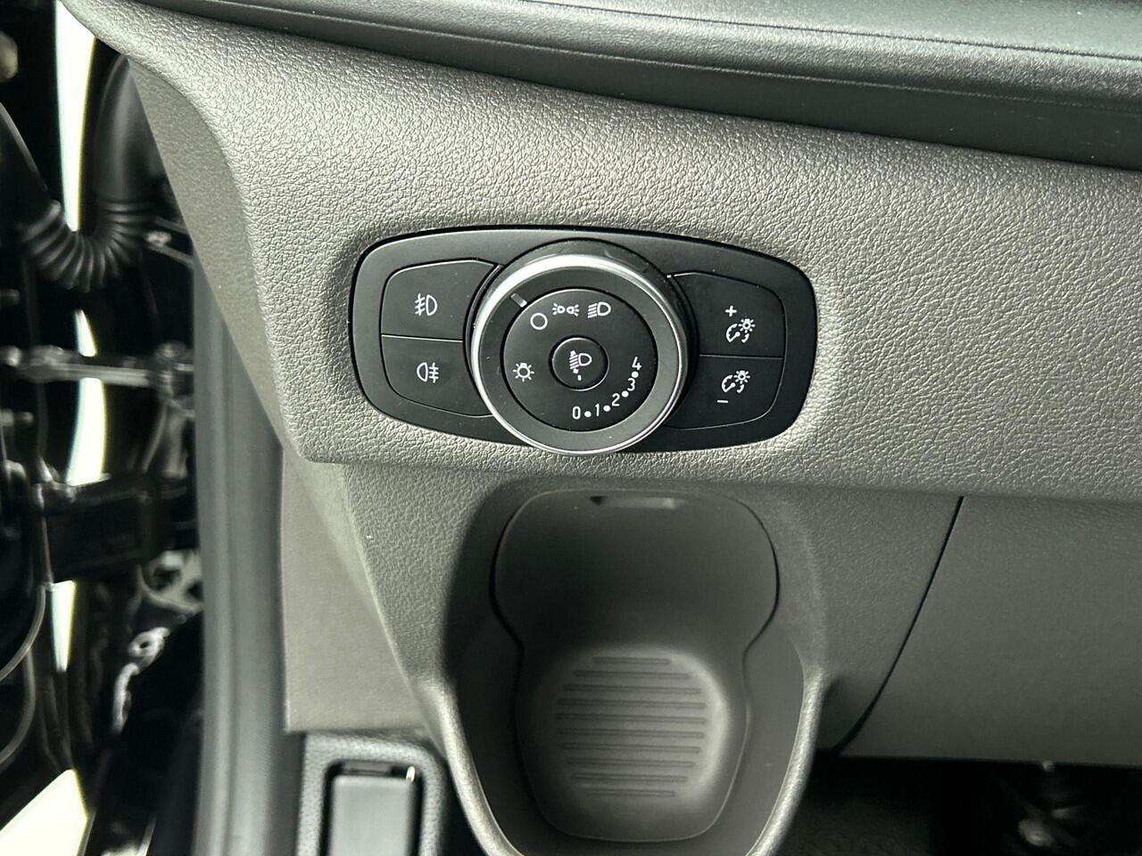 Ford TRANSIT CUSTOM 300 2.0 TDCI L2H1 Trend Dubbele Cabine Automaat Airco Navi Cruise Camera Parkeersensoren