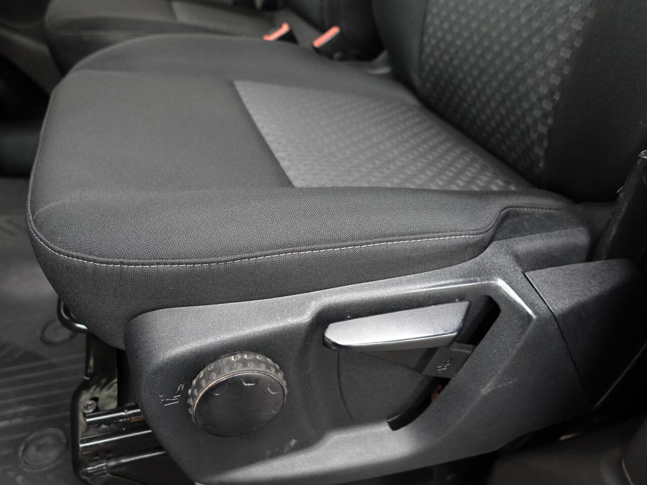 Ford TRANSIT CUSTOM 300 2.0 TDCI L2H1 Trend Automaat Airco Navi Bluetooth 3-Zits Camera Trekhaak Camera