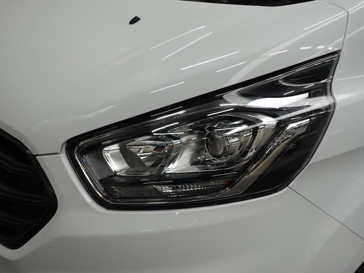 Ford TRANSIT CUSTOM 300 2.0 TDCI L2H1 Trend Automaat Airco Navi Bluetooth 3-Zits Camera Trekhaak Camera