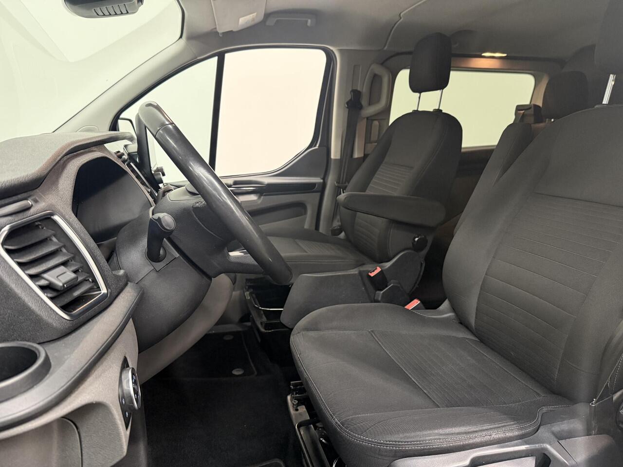 Ford TRANSIT CUSTOM 300 2.0 TDCI L2H1 Limited Dubbele Cabine Automaat Navi Airco 2 Schuifdeuren Trekhaak PDC Carplay DAB