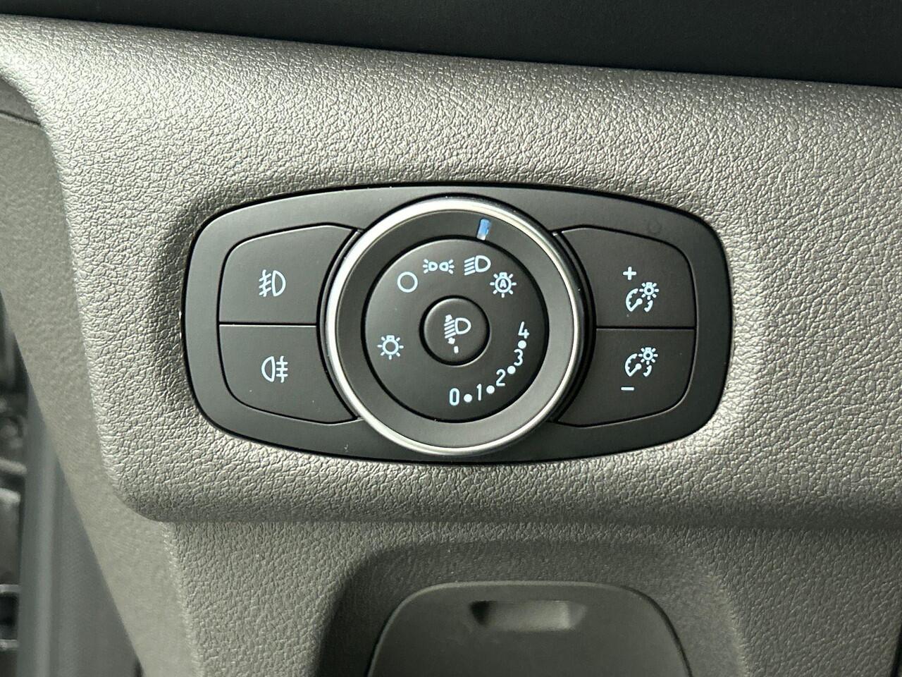 Ford TRANSIT CUSTOM 300 2.0 TDCI L2H1 Limited Dubbele Cabine Navi| Airco| 2 Schuifdeuren | Trekhaak| PDC| Carplay| DAB|