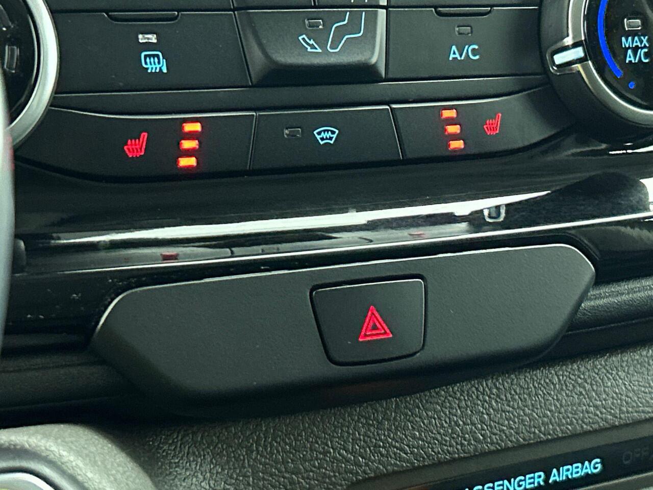 Ford TRANSIT CUSTOM 300 2.0 TDCI L2H1 Limited Dubbele Cabine Navi| Airco| 2 Schuifdeuren | Trekhaak| PDC| Carplay| DAB|