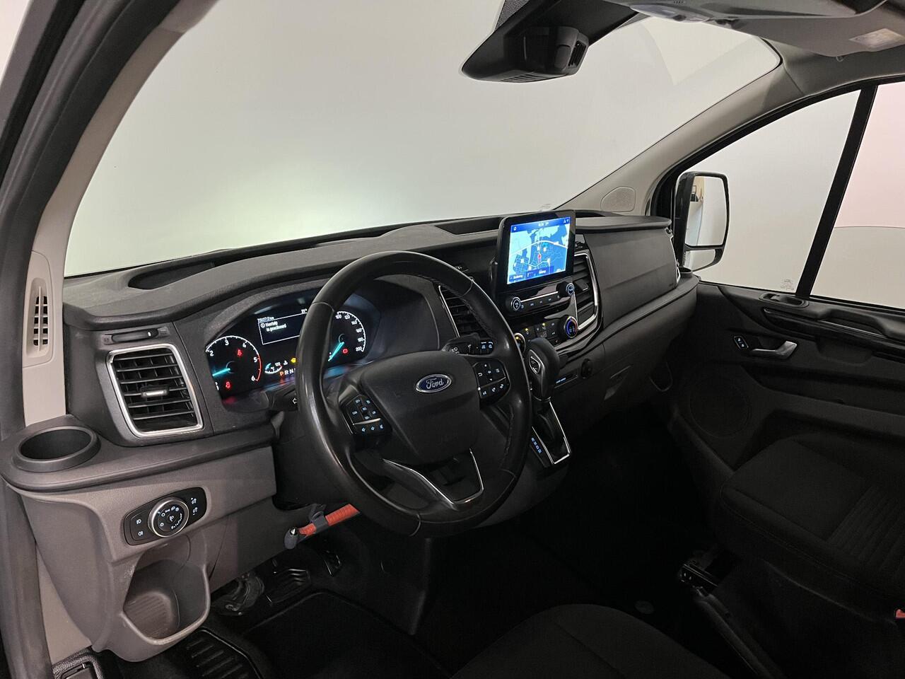 Ford TRANSIT CUSTOM 300 2.0 TDCI L2H1 Limited Dubbele cabine Navi| Airco| 2 Schuifdeuren | Trekhaak| PDC| Carplay| DAB|