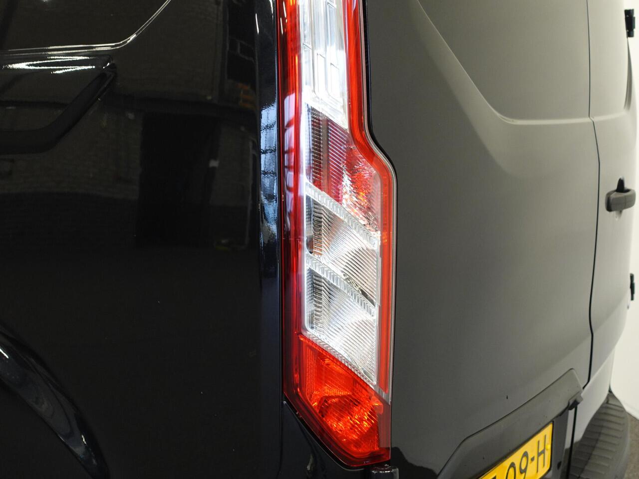 Ford TRANSIT CUSTOM 300 2.0 TDCI L2H1 Trend Automaat Airco Navigatie Cruisecontrol Camera Parkeersensoren