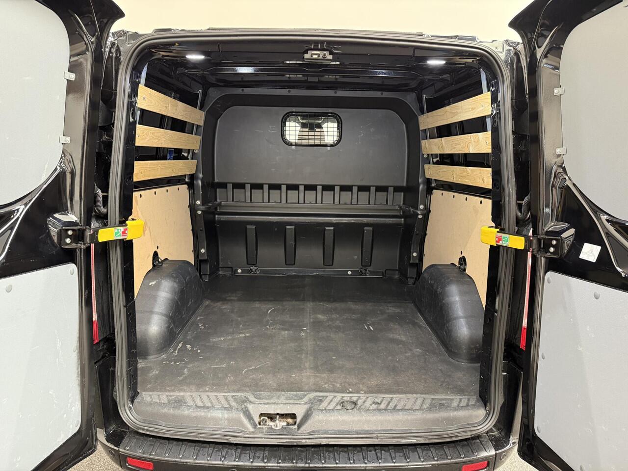 Ford TRANSIT CUSTOM 300 2.0 TDCI L2H1 Limited Dubbele cabine Navi Airco 2 Schuifdeuren Trekhaak PDC Camera Carplay DAB