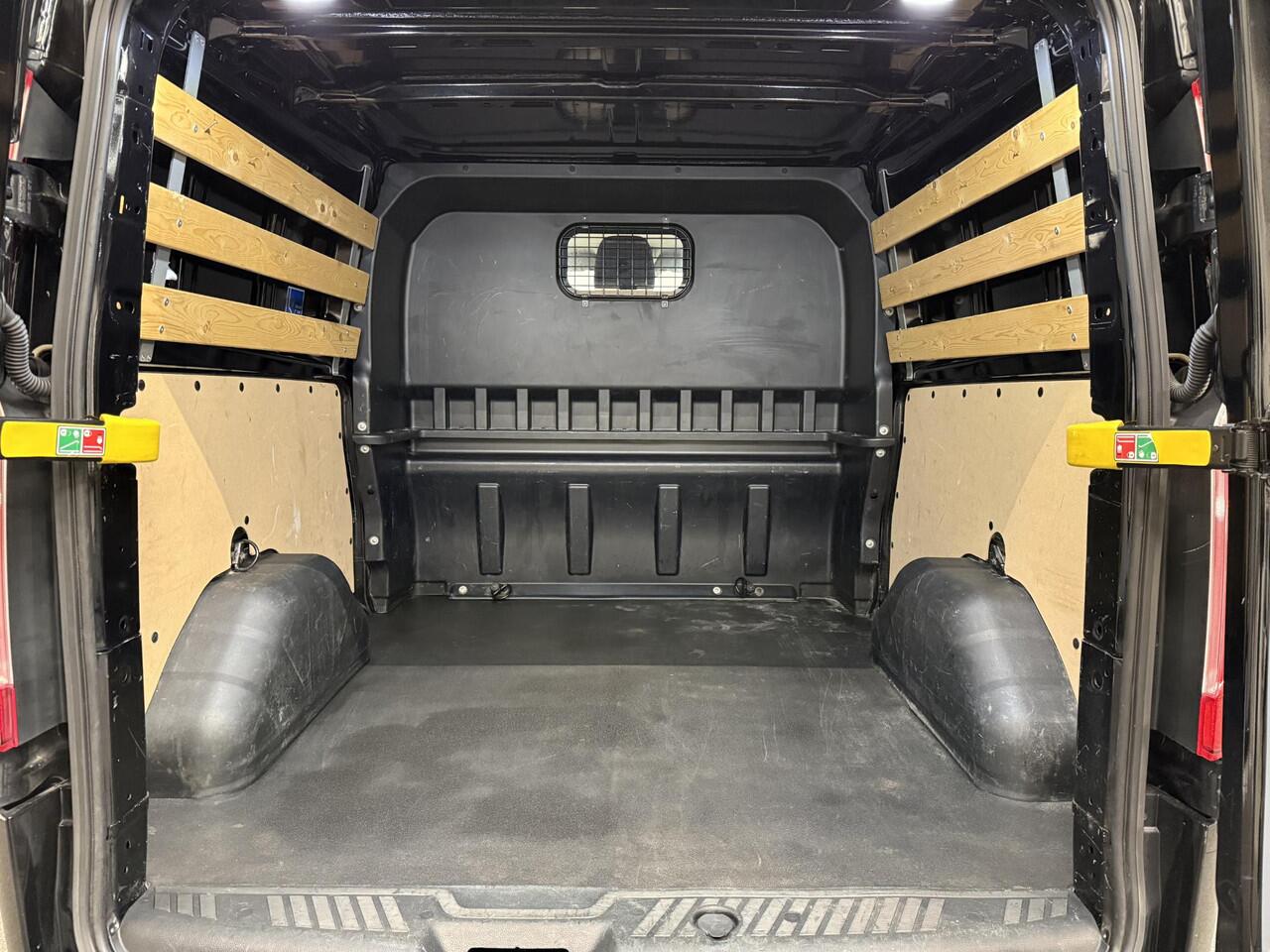 Ford TRANSIT CUSTOM 300 2.0 TDCI L2H1 Limited Dubbele cabine Automaat Navi Airco 2 Schuifdeuren Trekhaak PDC Carplay DAB