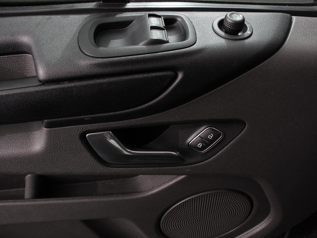 Ford TRANSIT CUSTOM 300 2.0 TDCI 130pk L2H1 Automaat | Navigatie | Cruise control | Camera | PDC VA | Trekhaak | Lichtmetalen Velgen