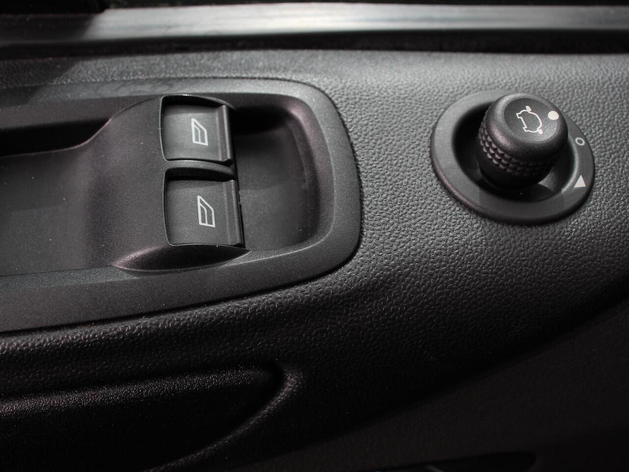 Ford TRANSIT CUSTOM 300 2.0 TDCI 130pk L2H1 Automaat | Navigatie | Cruise control | Camera | PDC VA | Trekhaak | Lichtmetalen Velgen