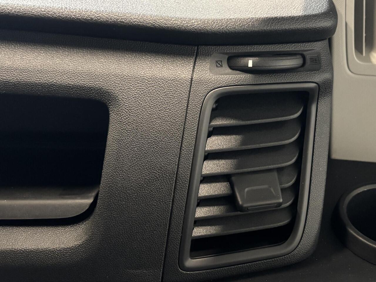 Ford TRANSIT CUSTOM 300 2.0 TDCI L2H1 Trend Dubbele Cabine Automaat Airco Bluetooth Cruise Control Navi Trekhaak