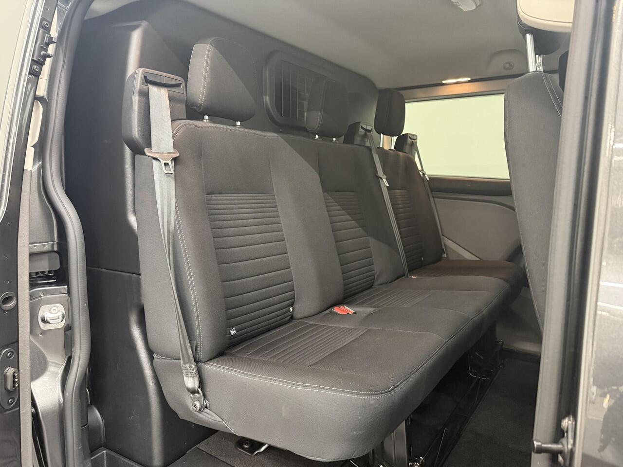 Ford TRANSIT CUSTOM 300 2.0 TDCI L2H1 Limited Dubbele Cabine Automaat Navi Airco 2 Schuifdeuren Trekhaak PDC Carplay DAB