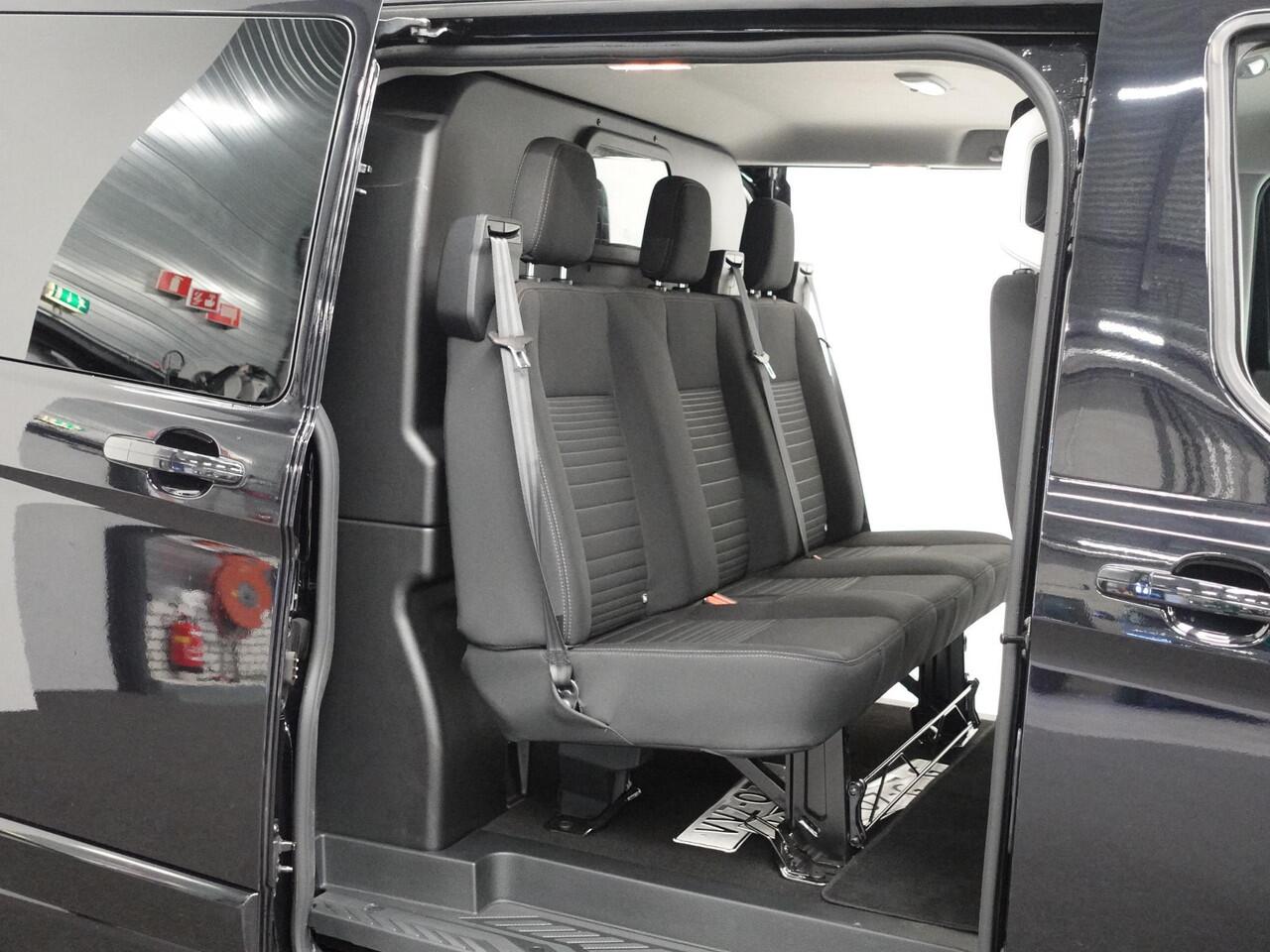 Ford TRANSIT CUSTOM 300 2.0 TDCI L2H1 Dubbele Cabine Automaat Navi Airco 2 Schuifdeuren Trekhaak Parkeersensoren Carplay