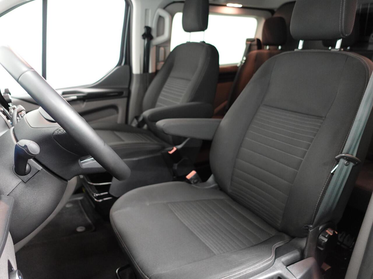 Ford TRANSIT CUSTOM 300 2.0 TDCI L2H1 Dubbele Cabine Automaat Navi Airco 2 Schuifdeuren Trekhaak Parkeersensoren Carplay