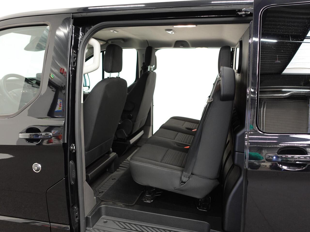 Ford TRANSIT CUSTOM 300 2.0 TDCI L2H1 Dubbele Cabine Automaat Navi Airco 2 Schuifdeuren Trekhaak Parkeersensoren Carplay