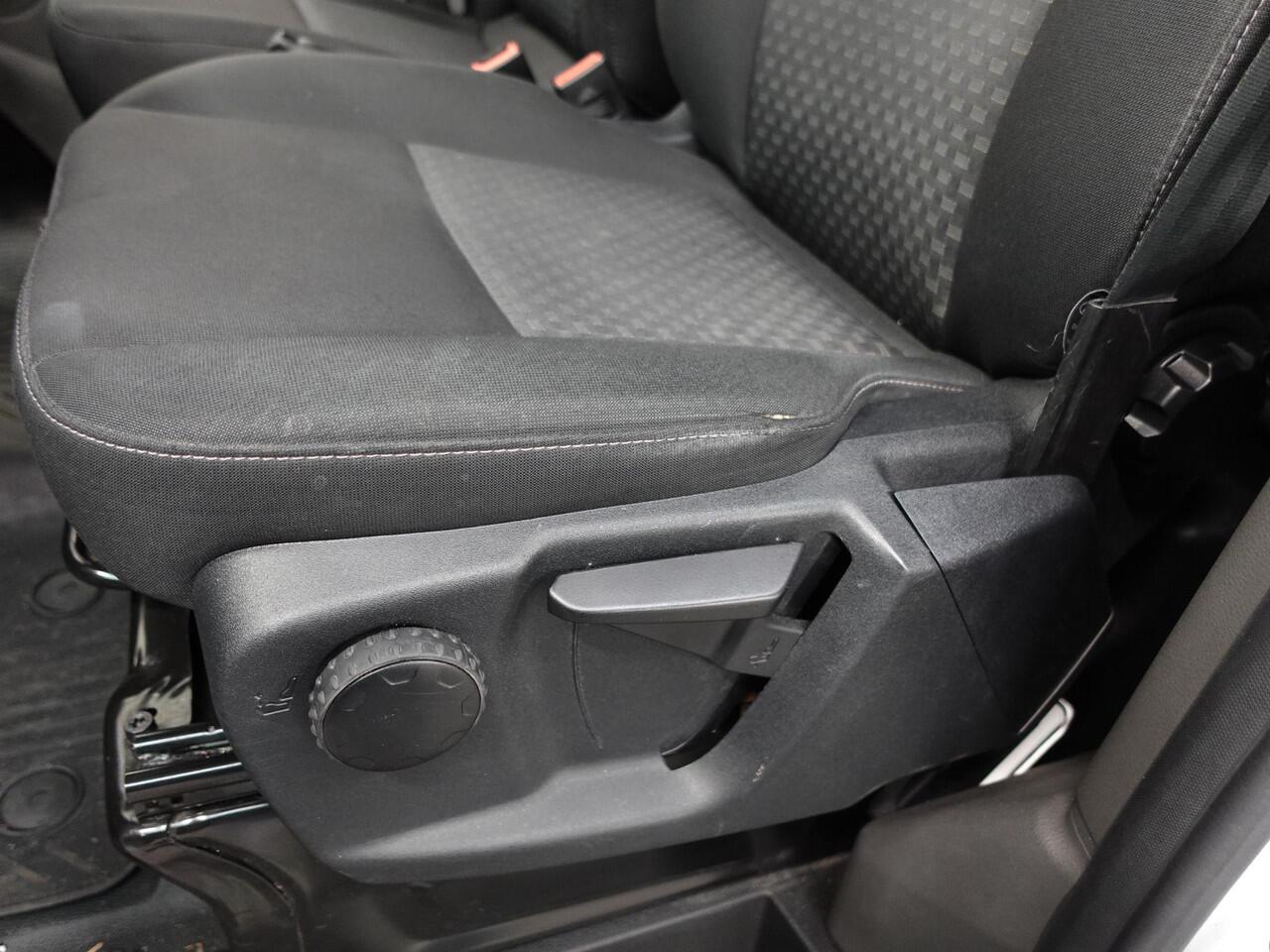 Ford TRANSIT CUSTOM 300 2.0 TDCI L2H1 Trend Navigatie Cruise Control Parkeersenoren Airco Camera Carplay Trekhaak