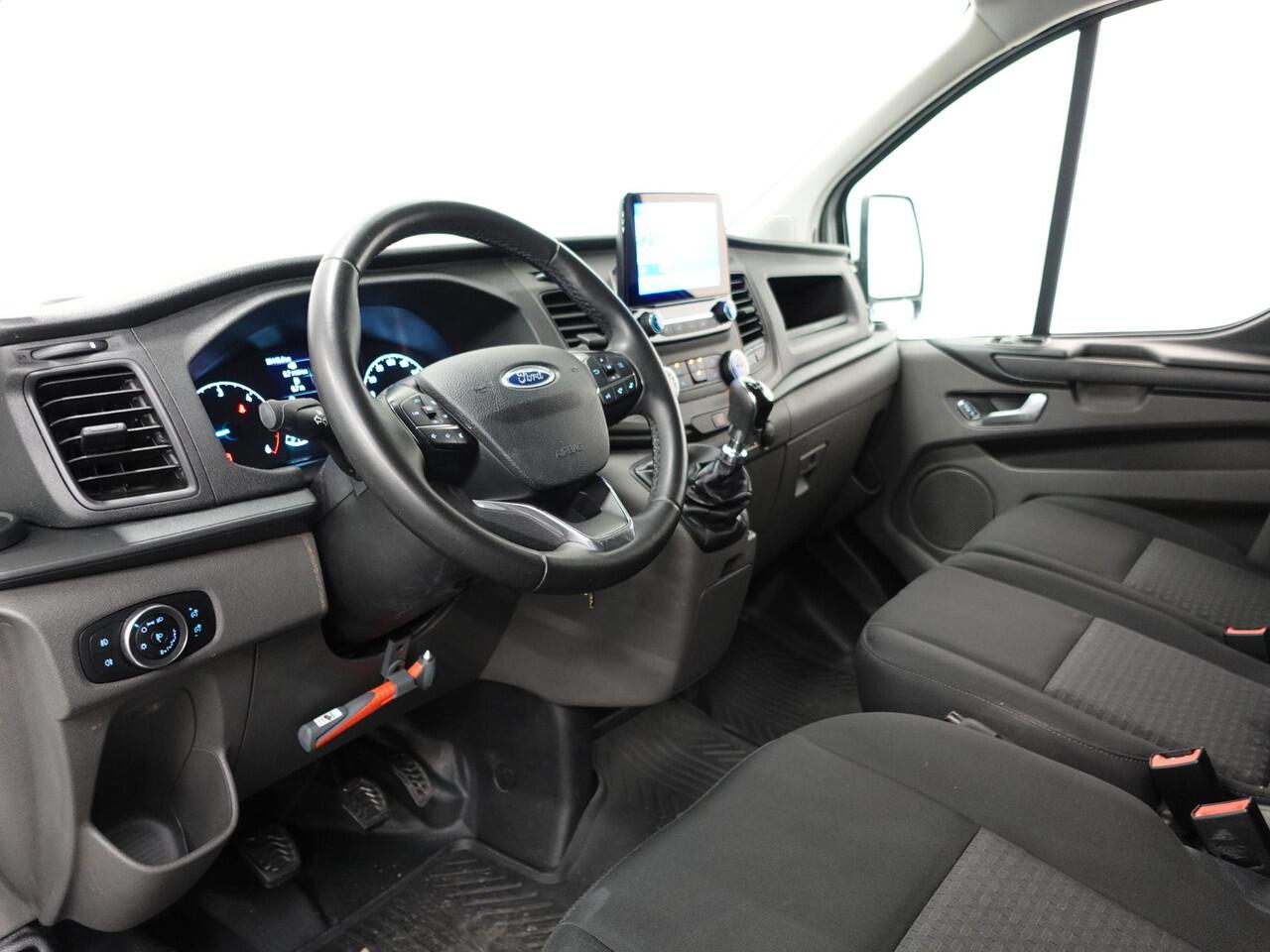 Ford TRANSIT CUSTOM 300 2.0 TDCI L2H1 Trend Navigatie Cruise Control Parkeersenoren Airco Camera Carplay Trekhaak