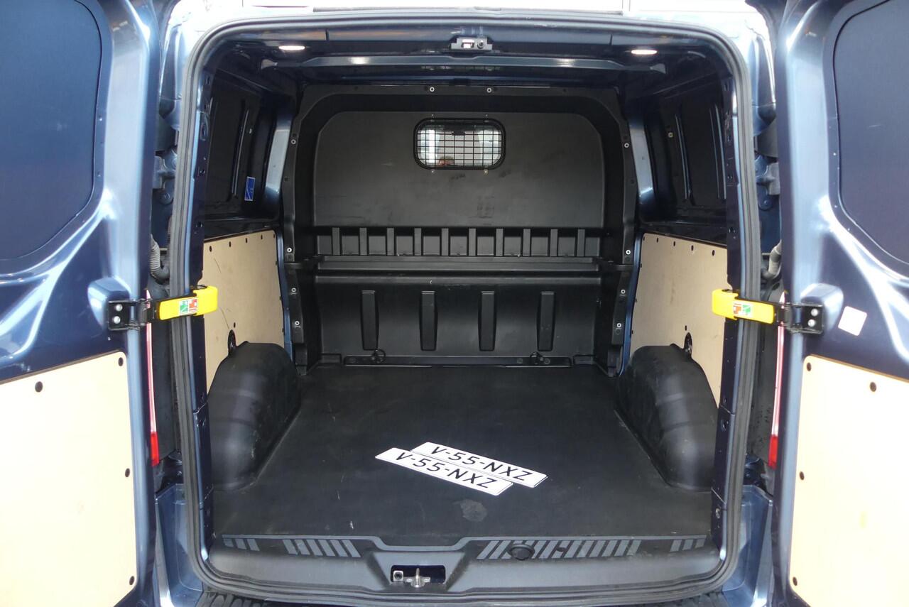 Ford TRANSIT CUSTOM 320 2.0 TDCI L2H1 Sport 5p., TREKHAAK (2.550KG), DUBBELE SCHUIFDEUR, WINTER PACK, CRUISE, AIRCO, CAMERA, PDC V&A, APPLE CARPLAY/ANDROID AUTO, BI-XENON, LANE ASSIST, DAB, 47.576KM