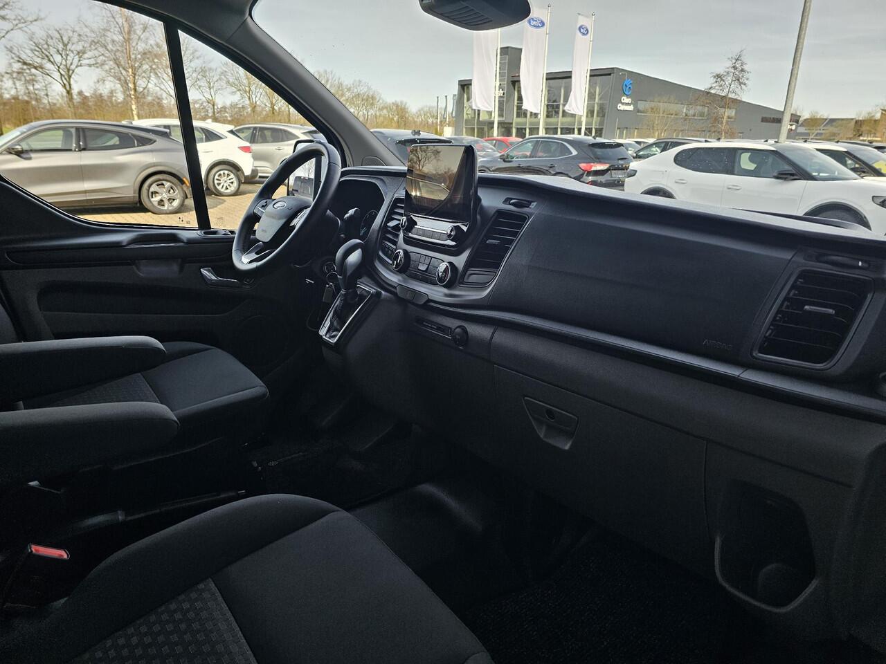 Ford TRANSIT CUSTOM 320 2.0 TDCI L2H1 Trend DC Trekhaak | Stoelverwarming | Camera | Cruise Control | Zéér nette auto!