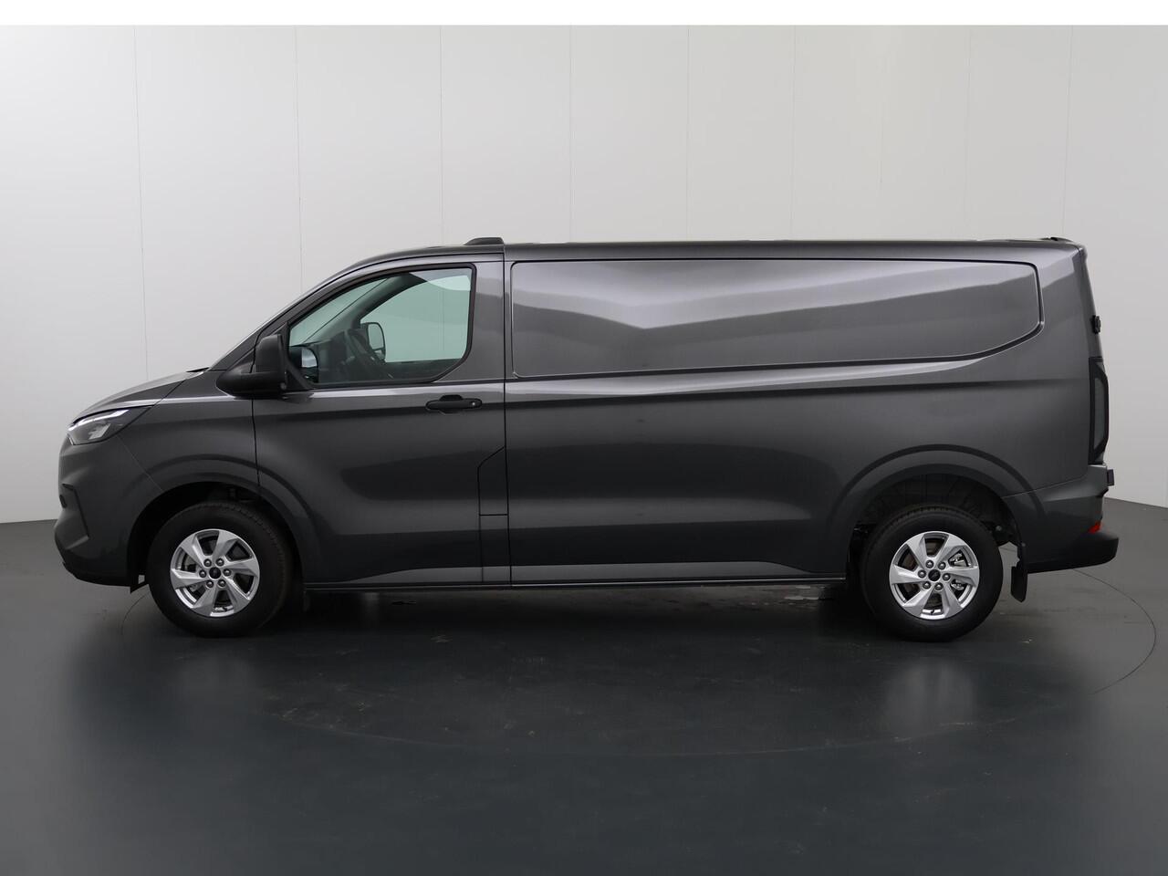 Ford TRANSIT CUSTOM 320 2.0 TDCI L2H1 Trend | Achteruitrijcamera| Apple Carplay | Digitaal dashboard | Parkeersensoren voor + Achter | Lichtmetalen velgen | Metallic lak | Direct Leverbaar