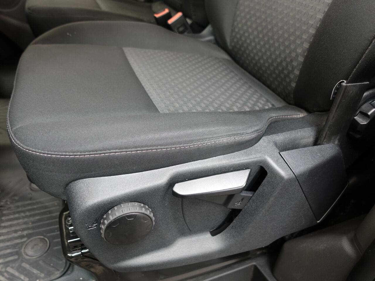 Ford TRANSIT CUSTOM 130pk Automaat L2H1 Trend Navigatie Cruise control Camera Parkeersensoren Trekhaak Airco