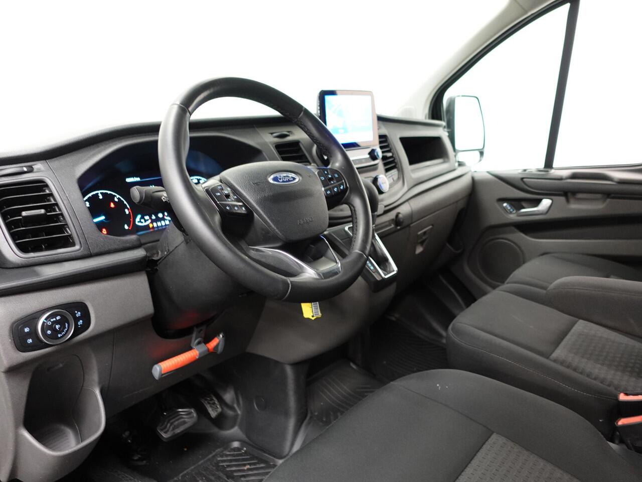 Ford TRANSIT CUSTOM 130pk Automaat L2H1 Trend Navigatie Cruise control Camera Parkeersensoren Trekhaak Airco