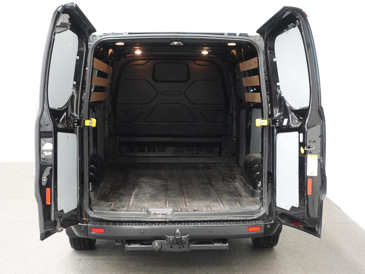 Ford TRANSIT CUSTOM 130pk Automaat L2H1 Trend Navigatie Cruise control Camera Parkeersensoren Trekhaak Airco