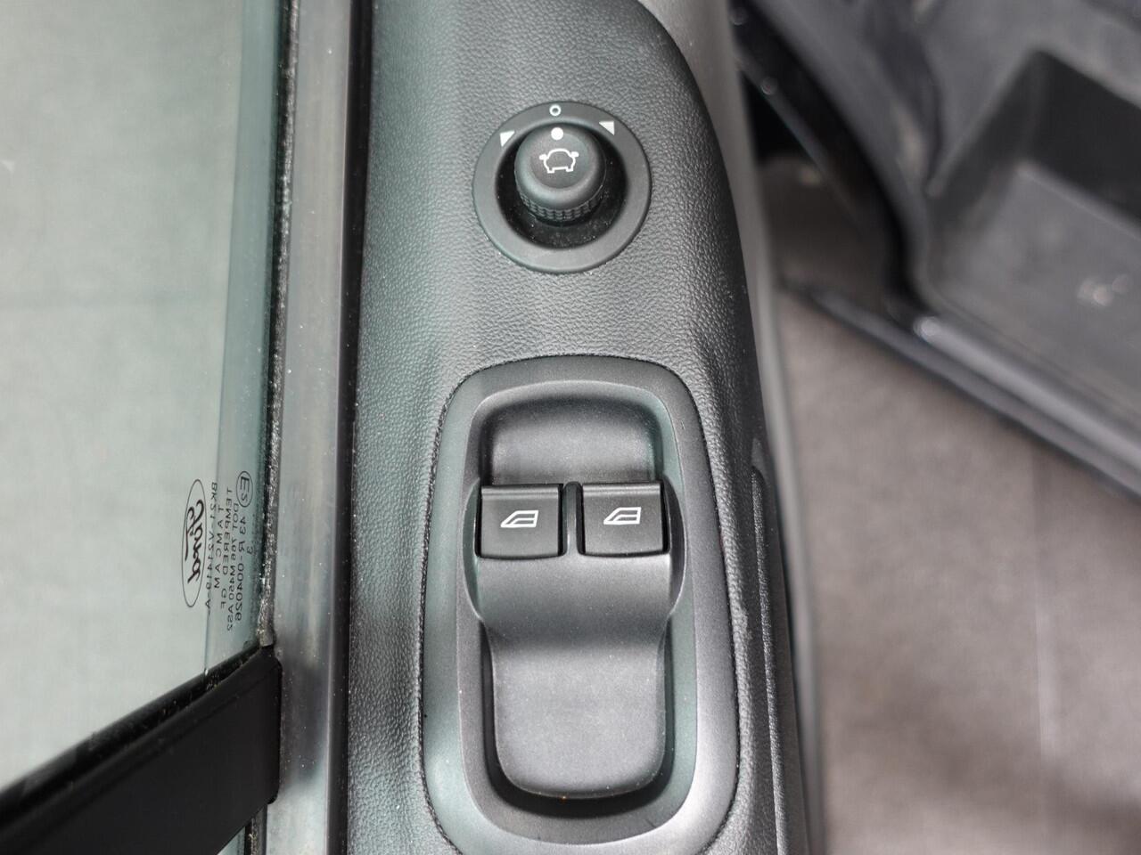 Ford TRANSIT CUSTOM 130pk Automaat L2H1 Trend Navigatie Cruise control Camera Parkeersensoren Trekhaak Airco