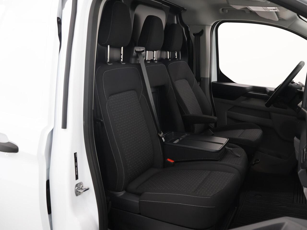 Ford TRANSIT CUSTOM 320 2.5 PHEV L1 H1 | Aut. | TREND | PLUG IN HYBRIDE | LED LAMPEN | CLIMATE CONTROL | CRUISE CONTROL | PARKEERCAMERA | CARPLAY / ANDROID AUTO | LAADRUIMTE PAKKET | BIJRIJDERSBANK