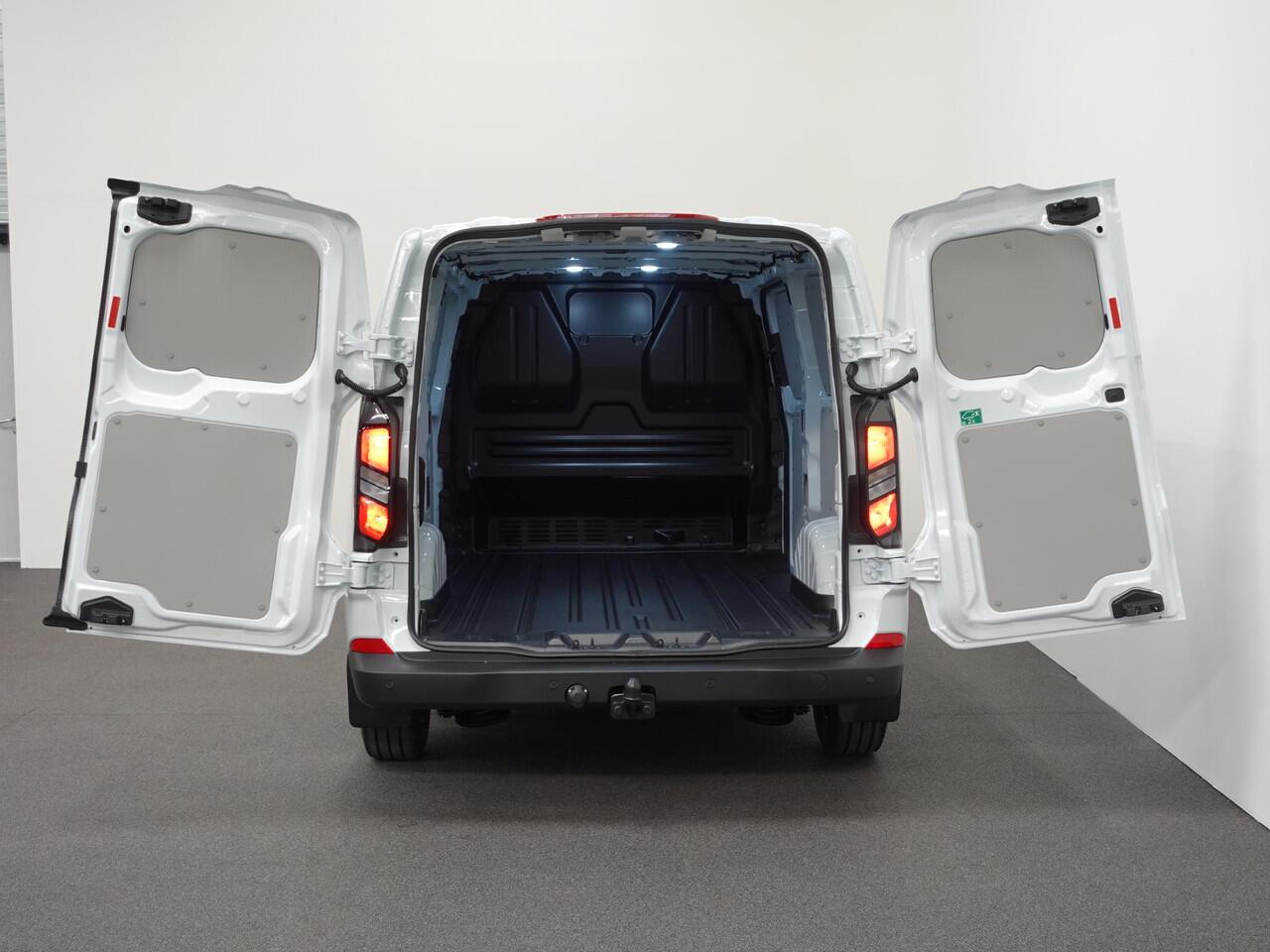 Ford TRANSIT CUSTOM 300 2.0 TDCI L2H1 Trend Nieuw Model BPM VRIJ! Ford Transit Custom 300 2.0 TDCI L2H1 Trend NM Automaat Airco Cruise Navi PDC Camera Carplay