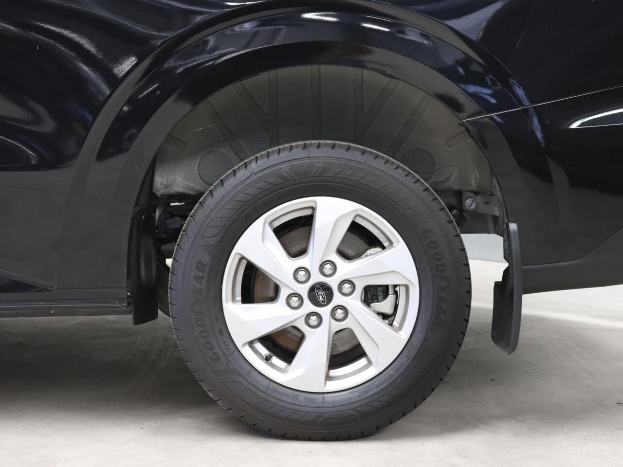 Ford TRANSIT CUSTOM 300 2.0 TDCI L2H1 Trend Nieuw Model Ford Transit Custom 300 2.0 TDCI L2H1 Trend NM Navi Cruise Camera Parkeersensoren Trekhaak