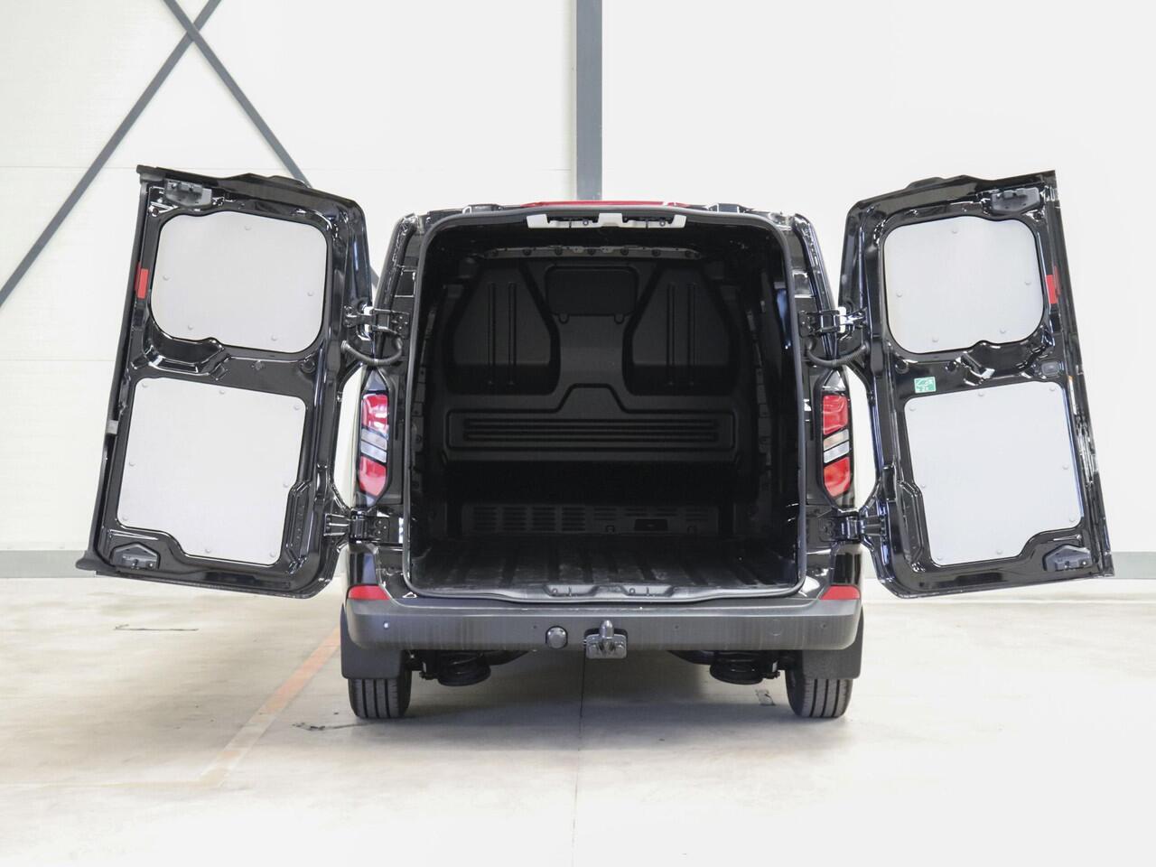 Ford TRANSIT CUSTOM 300 2.0 TDCI L2H1 Trend Nieuw Model Ford Transit Custom 300 2.0 TDCI L2H1 Trend NM Navi Cruise Camera Parkeersensoren Trekhaak