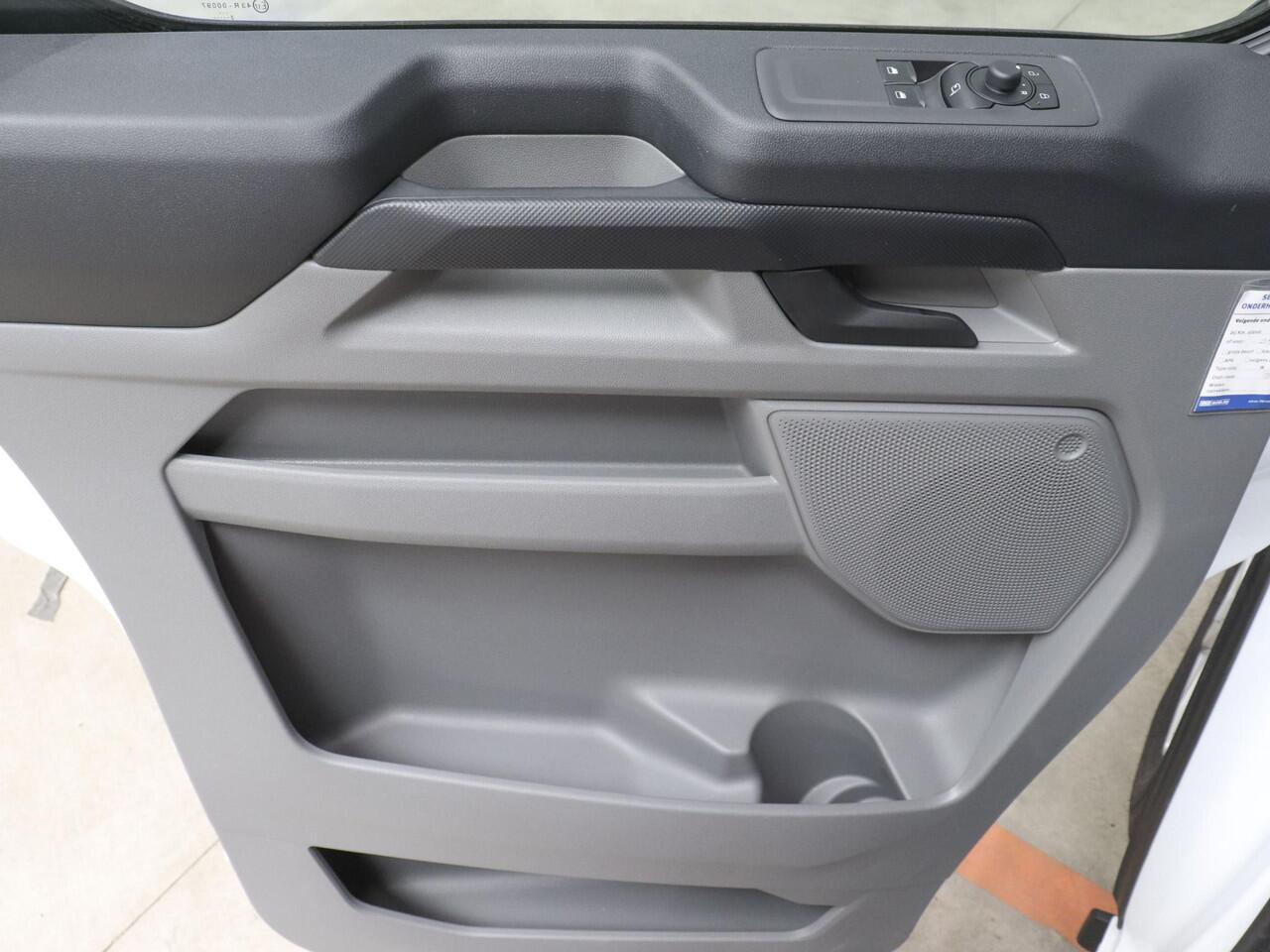 Ford TRANSIT CUSTOM 280 2.0 TDCI L2H1 Trend Nieuw Model BPM VRIJ! Ford Transit Custom 280 2.0 TDCI L2H1 Trend NM Airco Cruise Navi PDC Camera Carplay