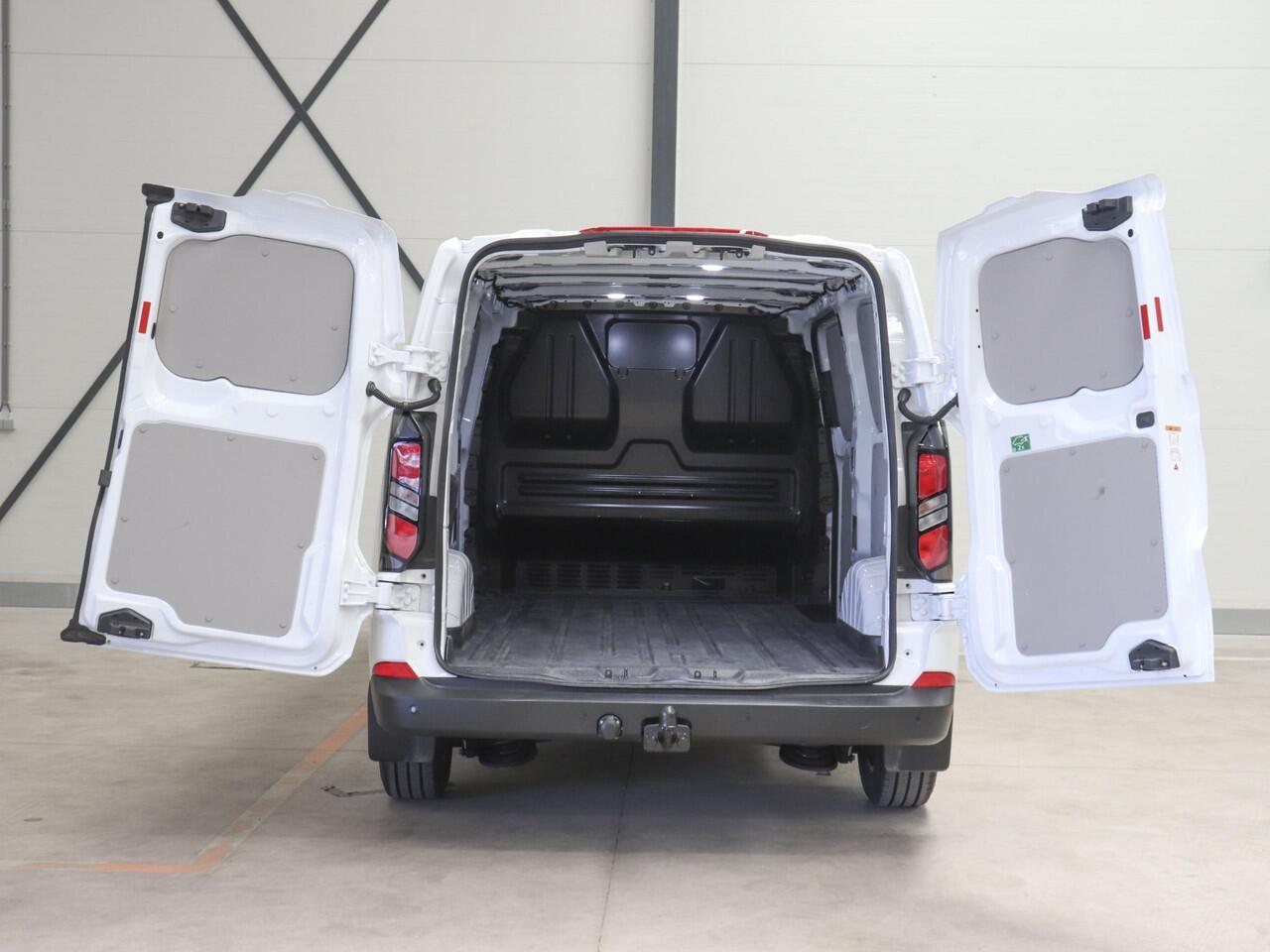 Ford TRANSIT CUSTOM 280 2.0 TDCI L2H1 Trend Nieuw Model BPM VRIJ! Ford Transit Custom 280 2.0 TDCI L2H1 Trend NM Airco Cruise Navi PDC Camera Carplay