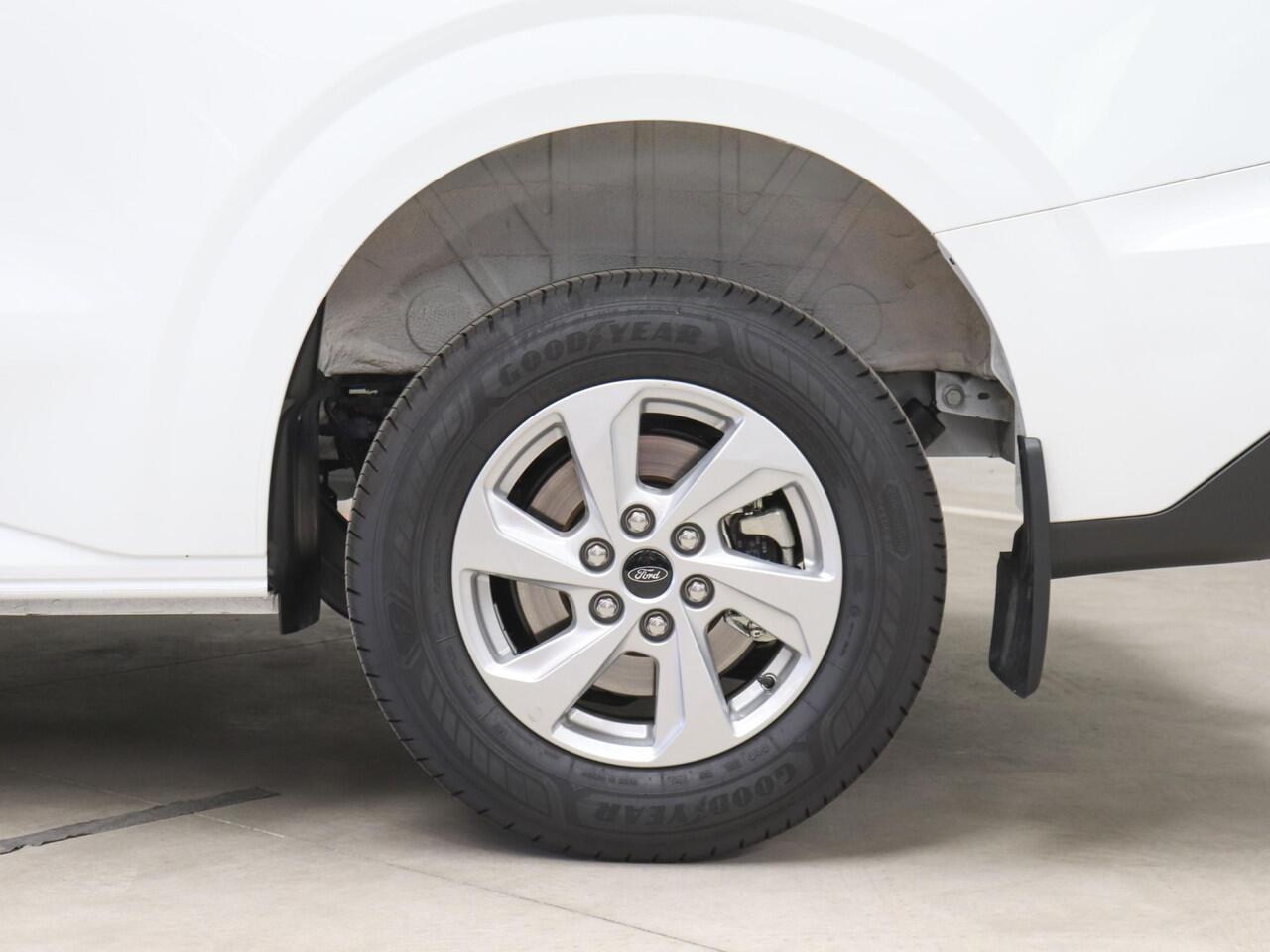 Ford TRANSIT CUSTOM 280 2.0 TDCI L2H1 Trend Nieuw Model BPM VRIJ! Ford Transit Custom 280 2.0 TDCI L2H1 Trend NM Airco Cruise Navi PDC Camera Carplay