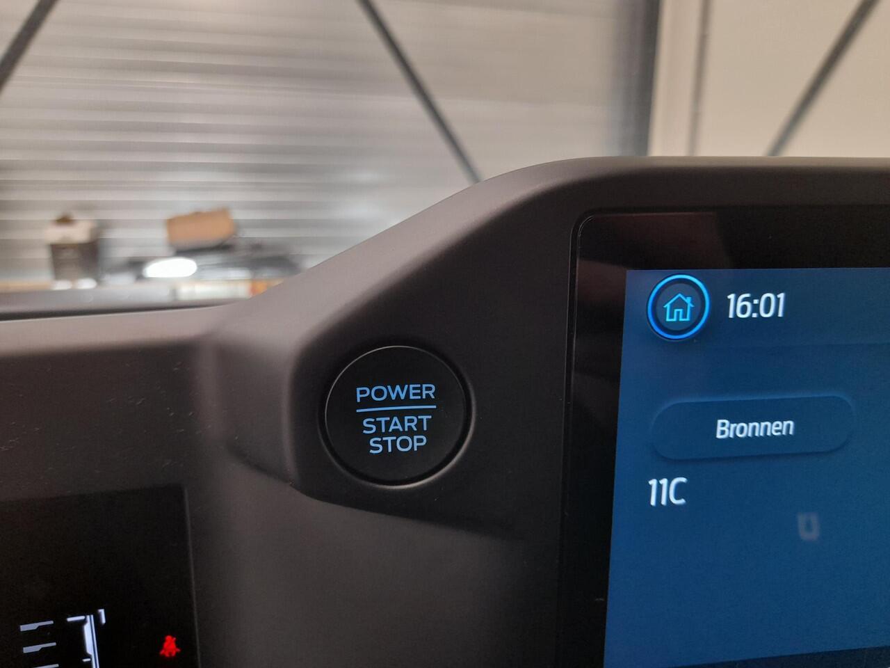 Ford TRANSIT CUSTOM 300 2.0 TDCI L2H1 Trend Nieuw Model BPM VRIJ! Ford Transit Custom 300 2.0 TDCI L2H1 Trend NM Navi Cruise Camera Parkeersensoren Trekhaak