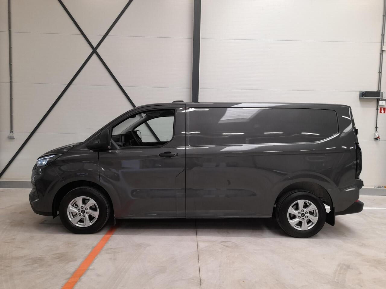 Ford TRANSIT CUSTOM 300 2.0 TDCI L2H1 Trend Nieuw Model BPM VRIJ! Ford Transit Custom 300 2.0 TDCI L2H1 Trend NM Navi Cruise Camera Parkeersensoren Trekhaak