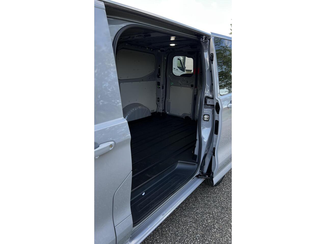 Ford TRANSIT CUSTOM 300 2.0 TDCI L1H1 Limited 136pk BPM VRIJ (voor bedrijven) dubbele cabine voorbereid, L1