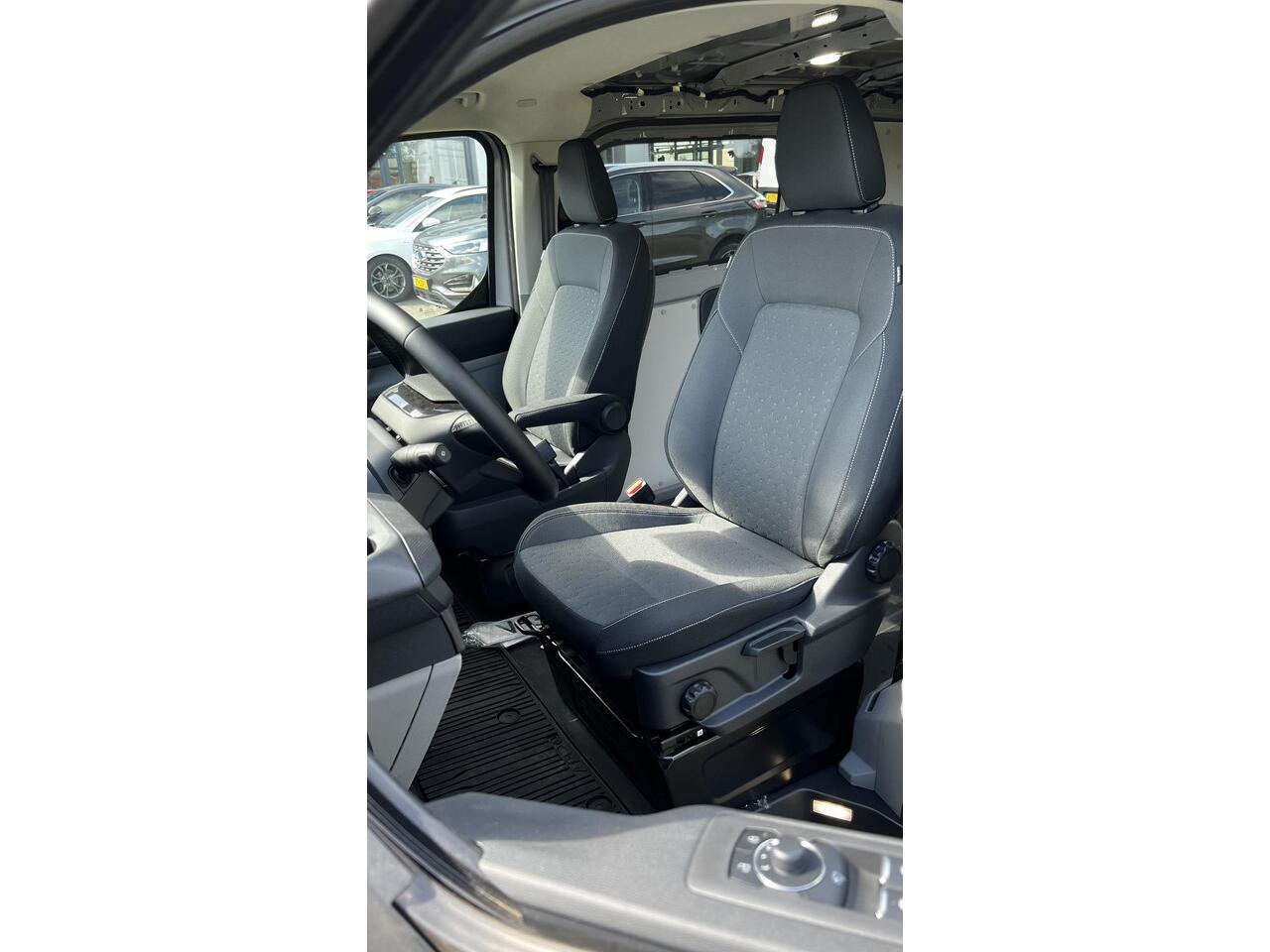 Ford TRANSIT CUSTOM 300 2.0 TDCI L1H1 Limited 136pk BPM VRIJ (voor bedrijven) dubbele cabine voorbereid, L1