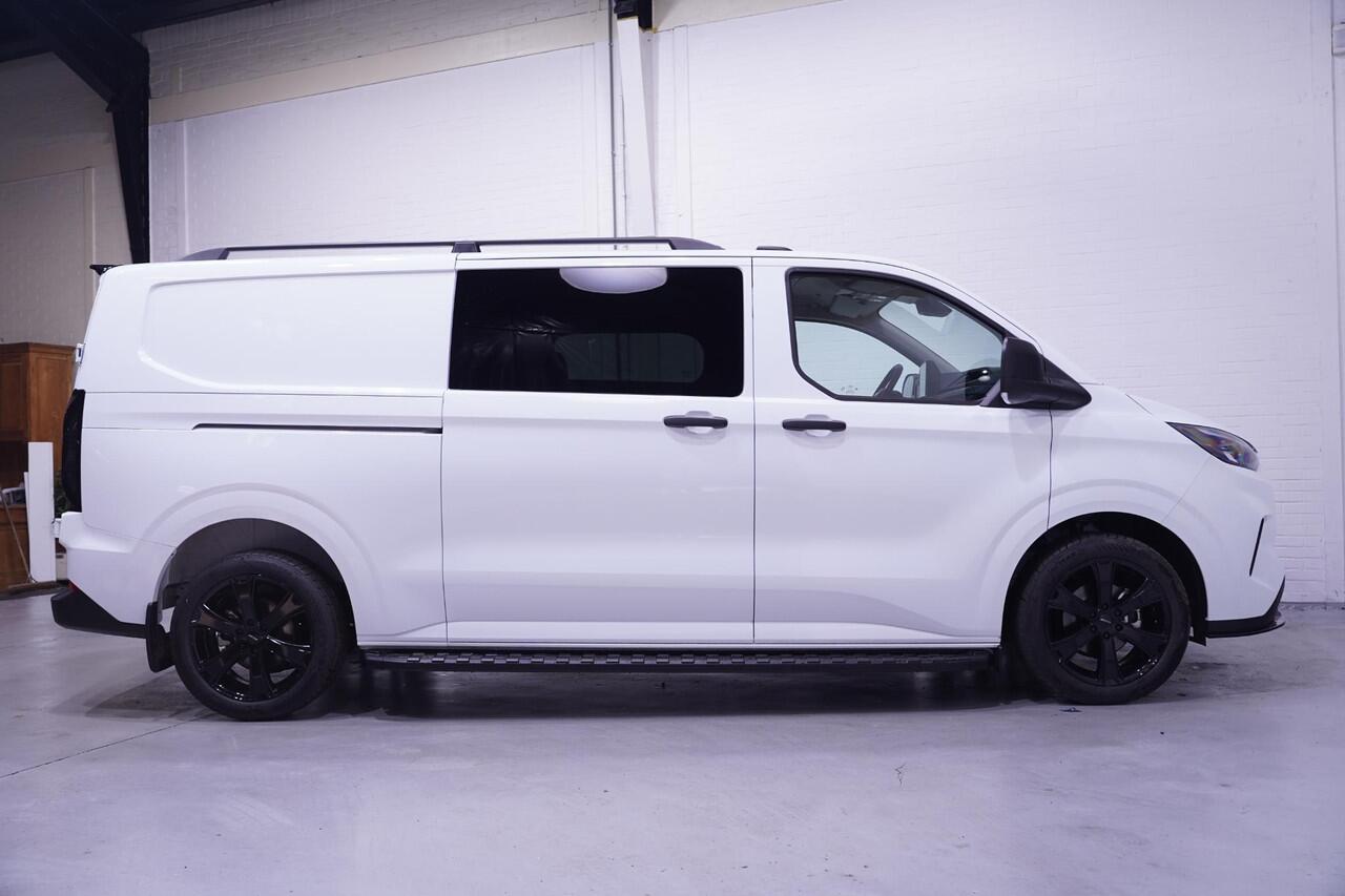 Ford TRANSIT CUSTOM 2.0 TDCI 136 pk L2 Dubbel Cabine Black&White Edition 19" LMV, Treeplanken, Dakrails, Laadruimte Pakket, Apple Carplay, 6-Zits