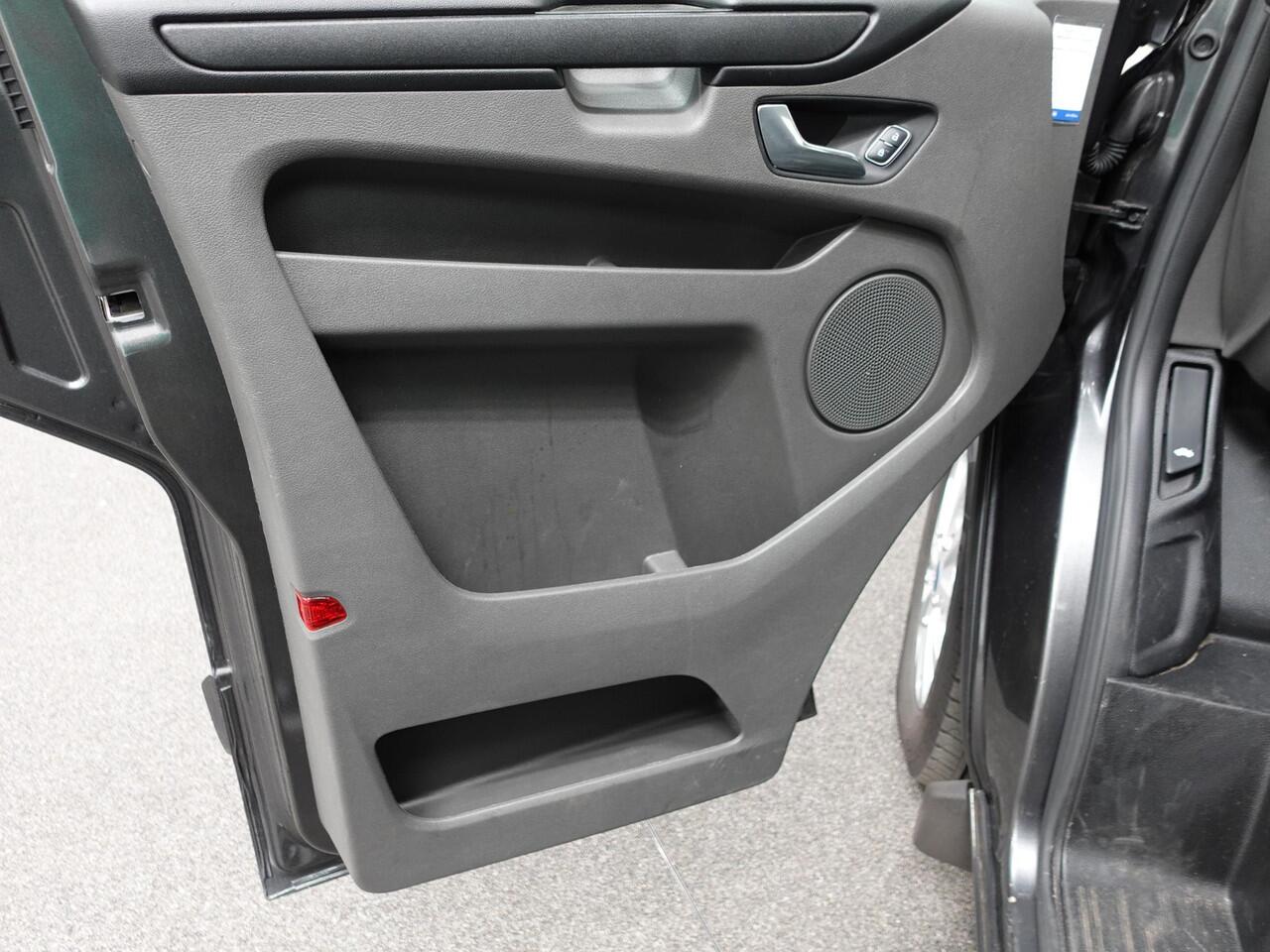 Ford TRANSIT CUSTOM 300 2.0 TDCI 130pk L2H1 Trend Automaat Airco Navigatie Cruisecontrol Camera Parkeersensoren Trekhaak Betimmering