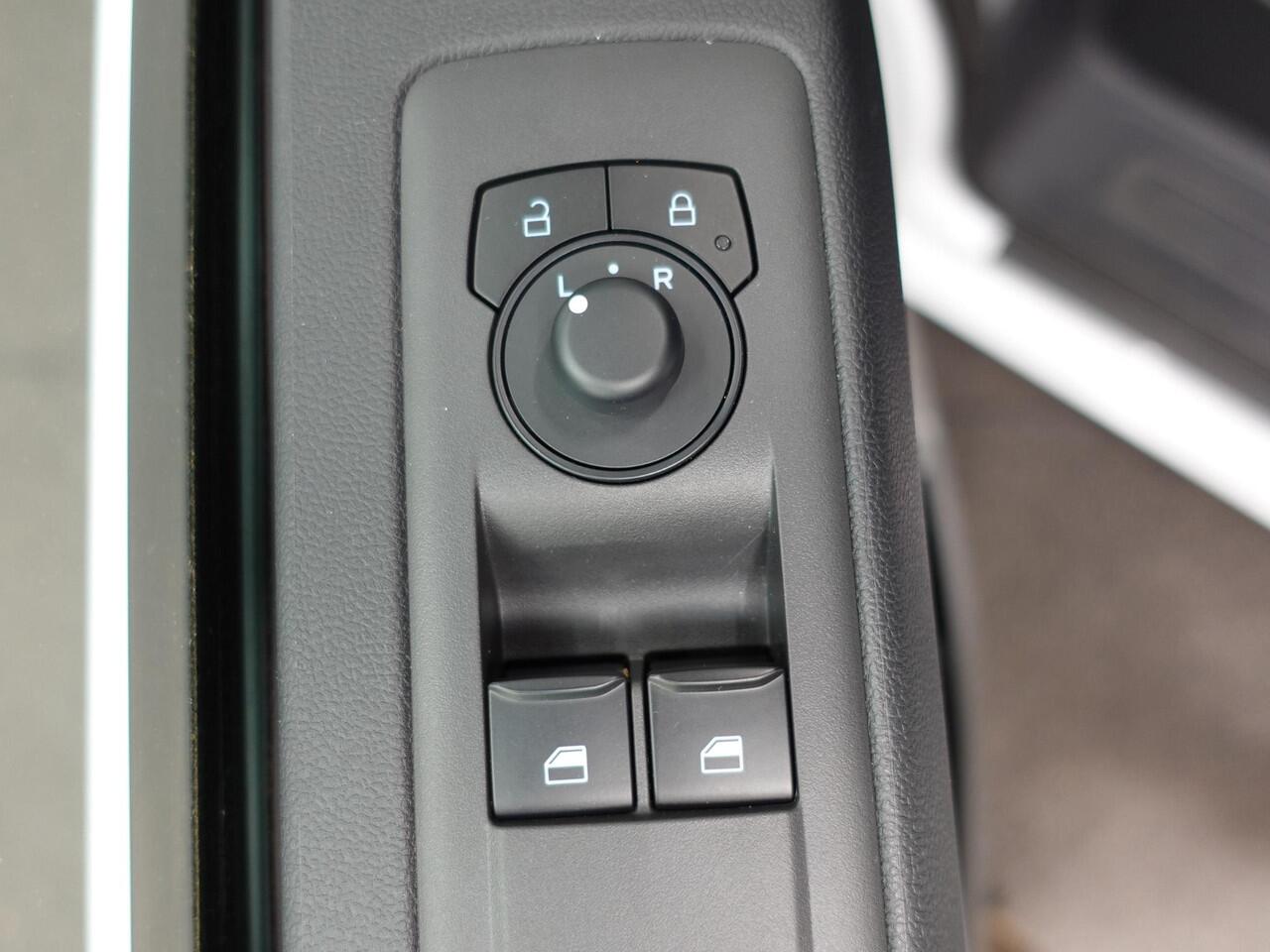 Ford TRANSIT CUSTOM 300 2.0 TDCI L2H1 Automaat Trend Nieuw Model! | Navigatie | Camera | Airco | Cruise Control | PDC | Carplay/Android Auto | Trekhaak