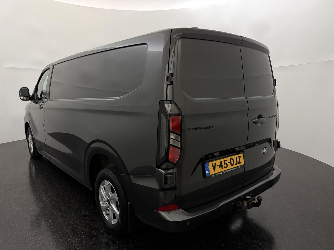 Ford TRANSIT CUSTOM 320 2.0 TDCI L2H1 Limited met o.a. Handmatig regeneratie roetfilter, een Navigatie systeem, parkeersensoren voor en achter, achteruitrijcamera, Verwarmbare voorstoelen een Verwarmbare voorruit.