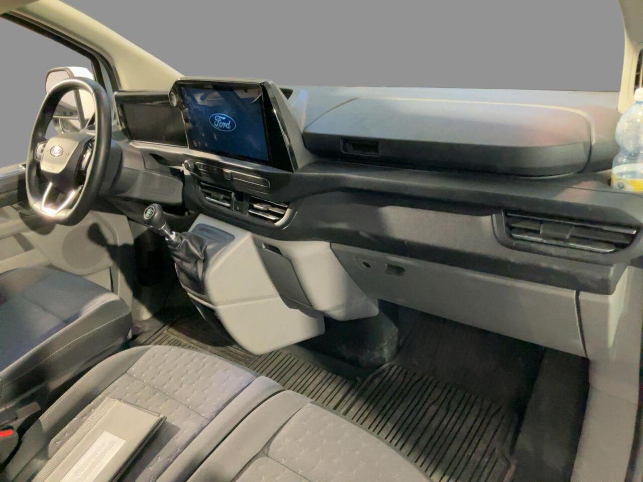 Ford TRANSIT CUSTOM 320 2.0 TDCI L1H1 Limited 150pk! | 17 inch | Stoelverwarming | Camera | Parkeersensoren | Volledig meegespoten bumpers