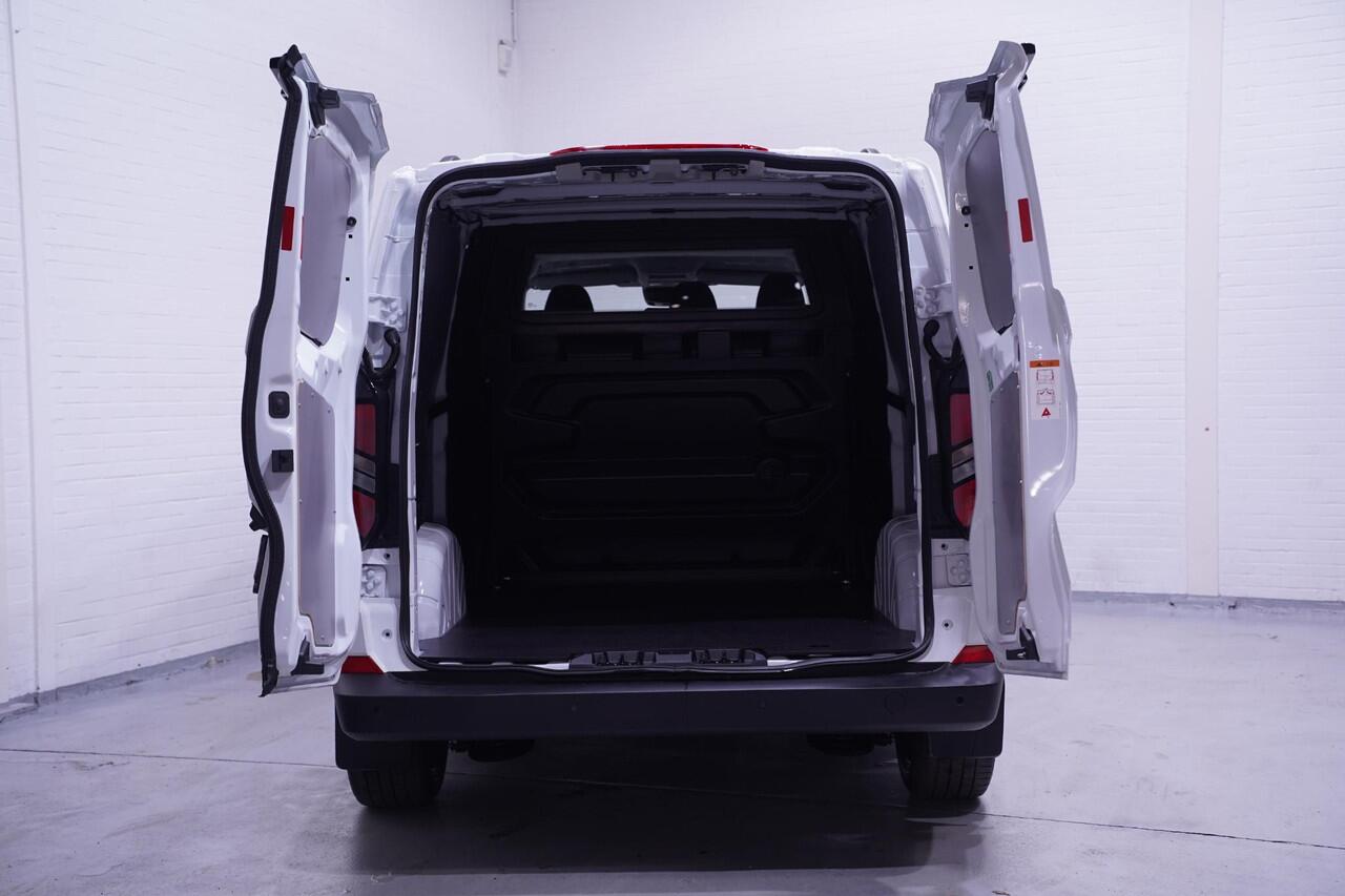 Ford TRANSIT CUSTOM 2.0 TDCI 136 pk L2 DC Black&White 6-Zits, BPM vrij, Camera, Spoilerpack, 19" LMV, Apple Carplay