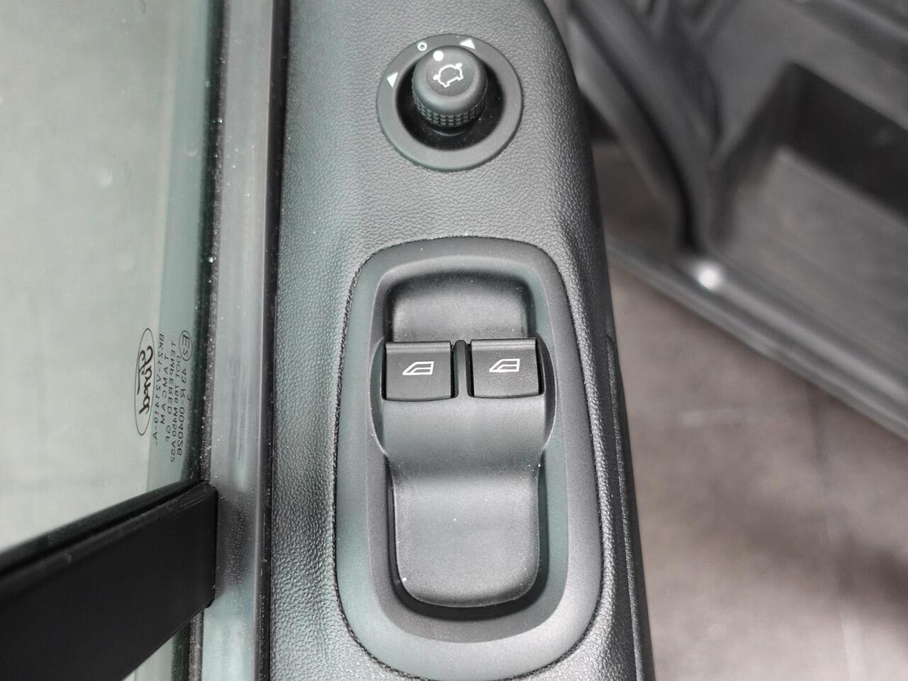 Ford TRANSIT CUSTOM 300 2.0 TDCI 130pk L2H1 Trend Automaat Airco Navigatie Cruisecontrol Camera Parkeersensoren Trekhaak Betimmering