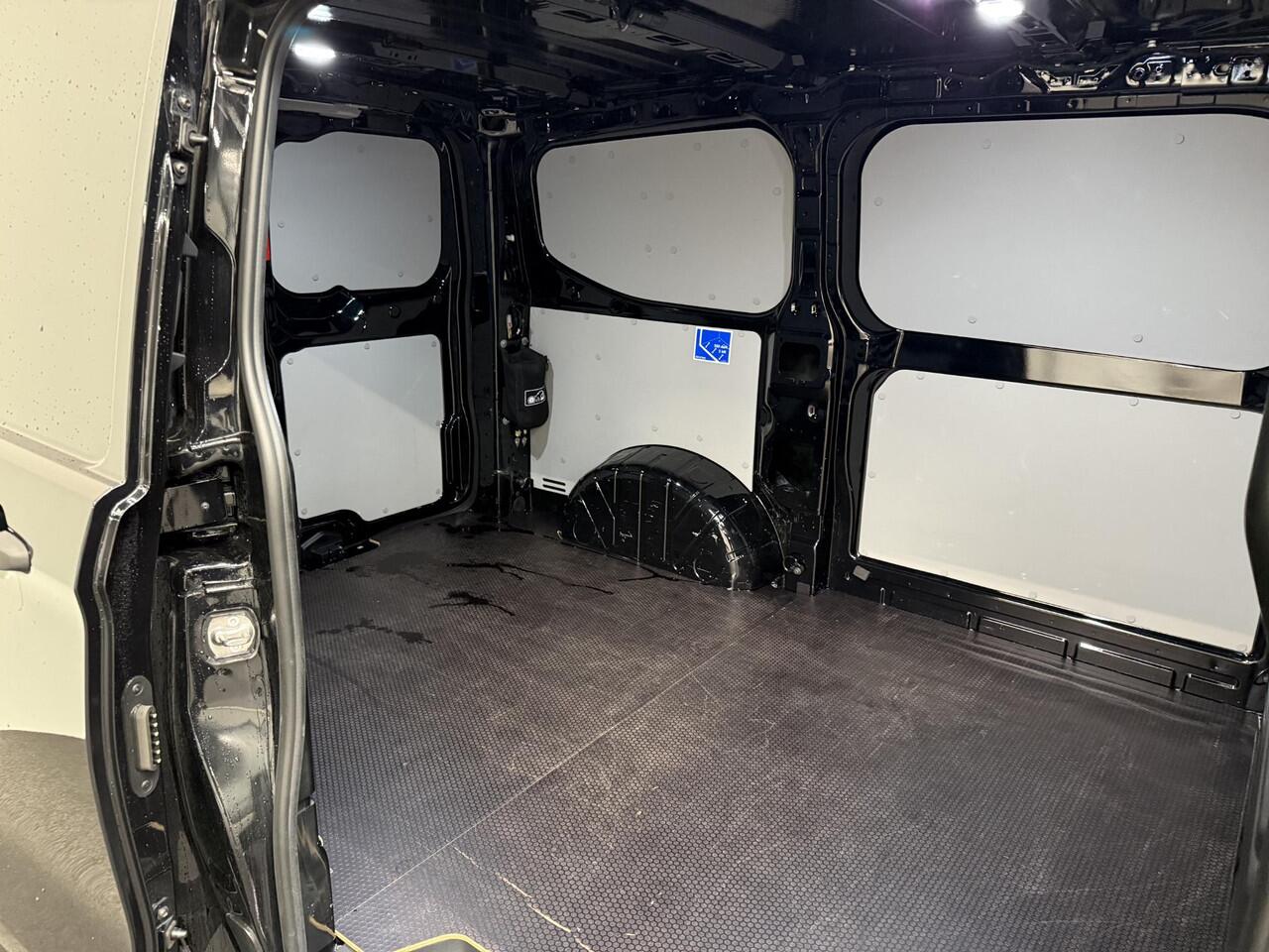 Ford TRANSIT CUSTOM 280 2.0 TDCI L1H1 Trend Nieuw Model Airco Navi Trekhaak PDC V+A Camera