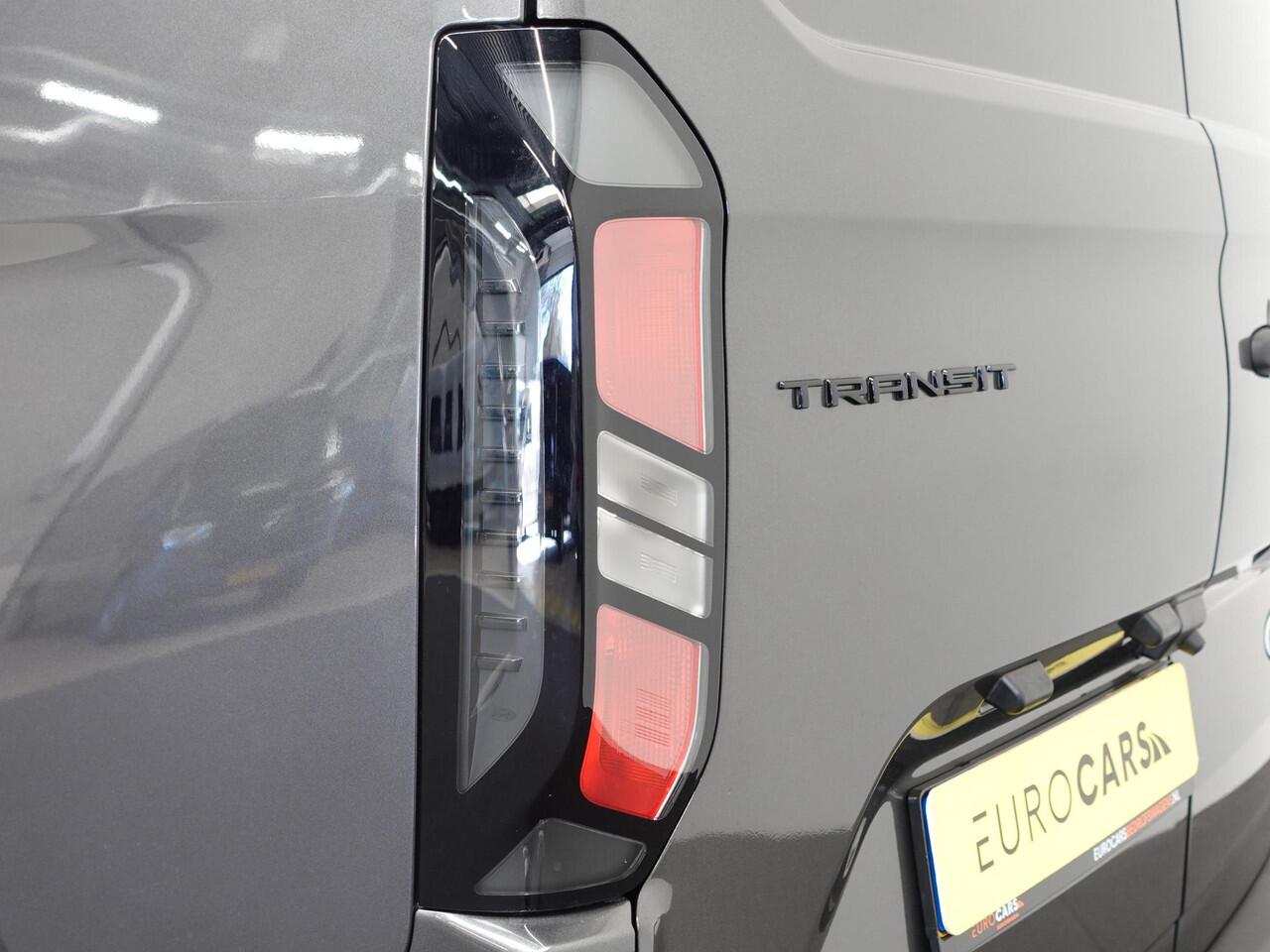 Ford TRANSIT CUSTOM 300 2.0 TDCI L2H1 Trend Nieuw Model! | Navigatie | Camera | Trekhaak | Parkeer sensoren | Cruise Control |