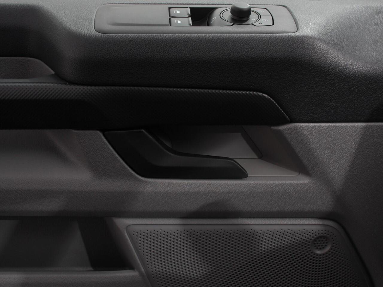 Ford TRANSIT CUSTOM 300 2.0 TDCI L2H1 Trend Nieuw Model | Navigatie | Camera | Parkeersensoren | Trekhaak | Airco | Betimmering | Cruise Control