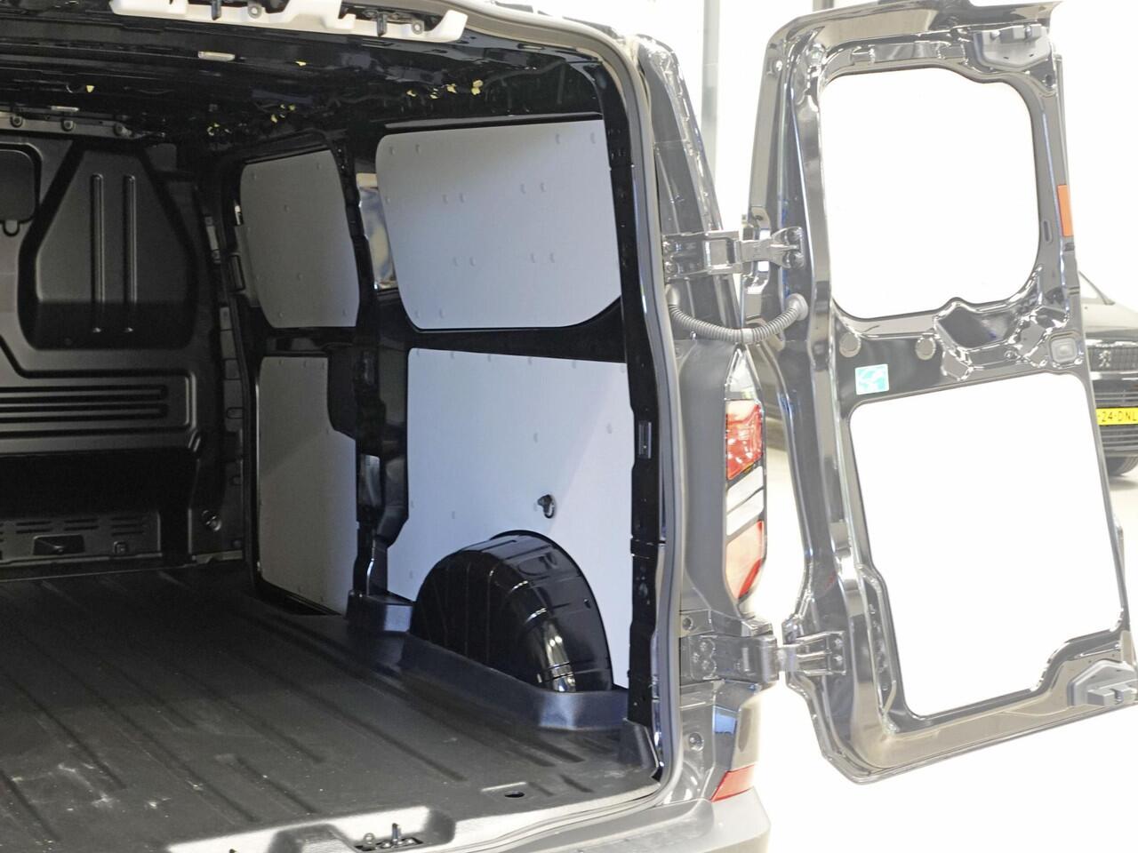 Ford TRANSIT CUSTOM 300 2.0 TDCI L2H1 Trend Nieuw Model Automaat Airco Navi Cruise Navi Trekhaak